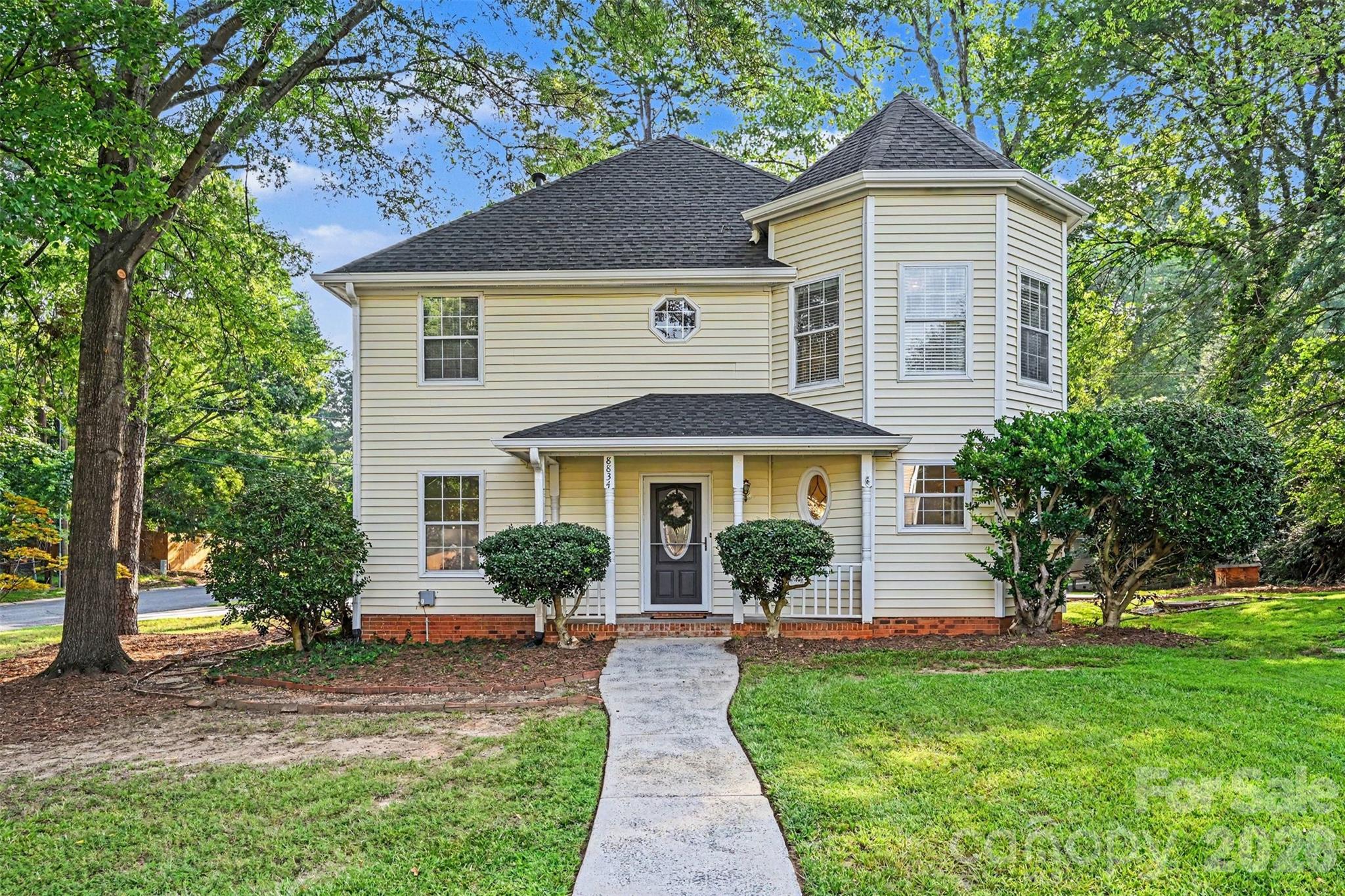 8834 Rittenhouse Cir, Charlotte, NC 28270