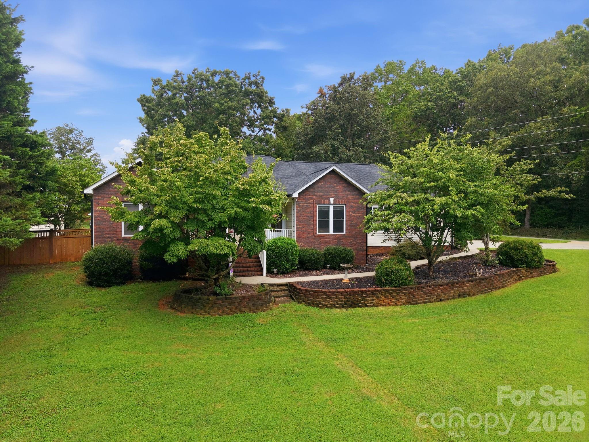 359 Huffstetler Lake Rd, Dallas, NC 28034