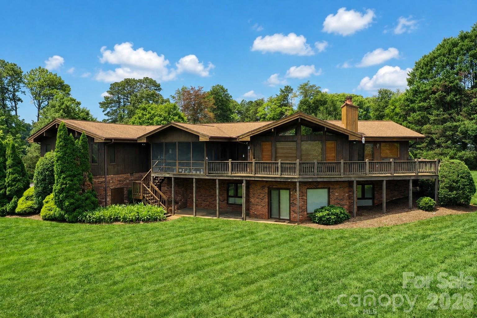 3711 Blendwood Ln NE, Hickory, NC 28601