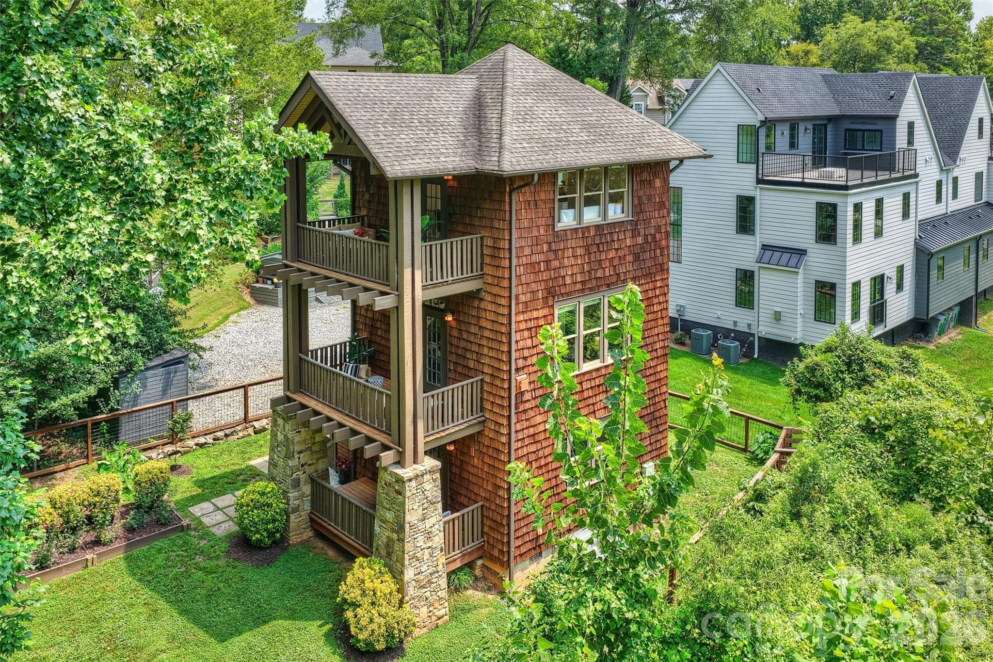 1611 Tippah Park Ct, Charlotte, NC 28205