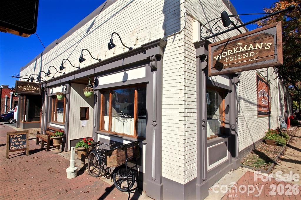 3020 Cobbs Hill Rd, Charlotte, NC 28205