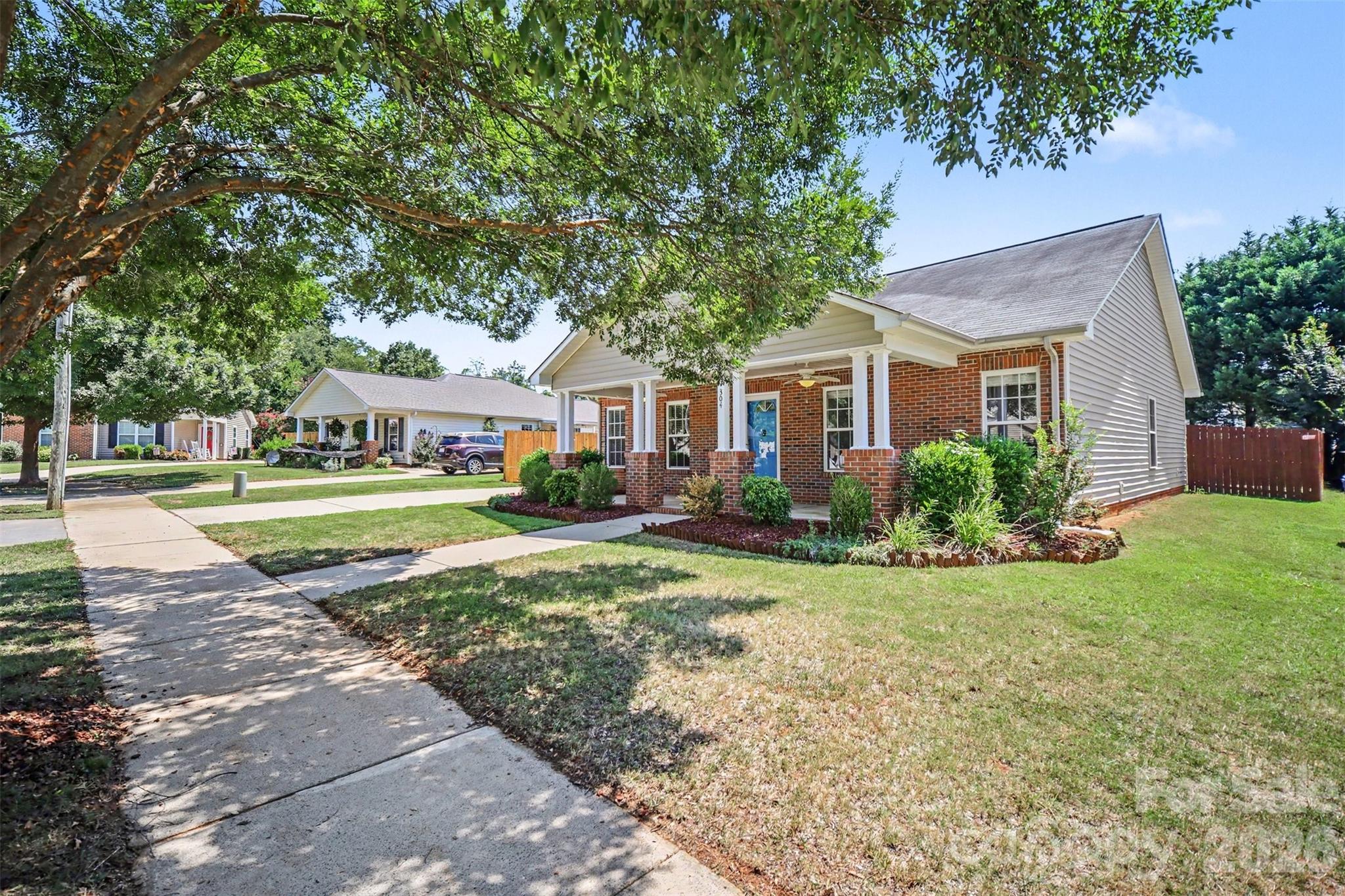 304 Llewellyn St, Belmont, NC 28012