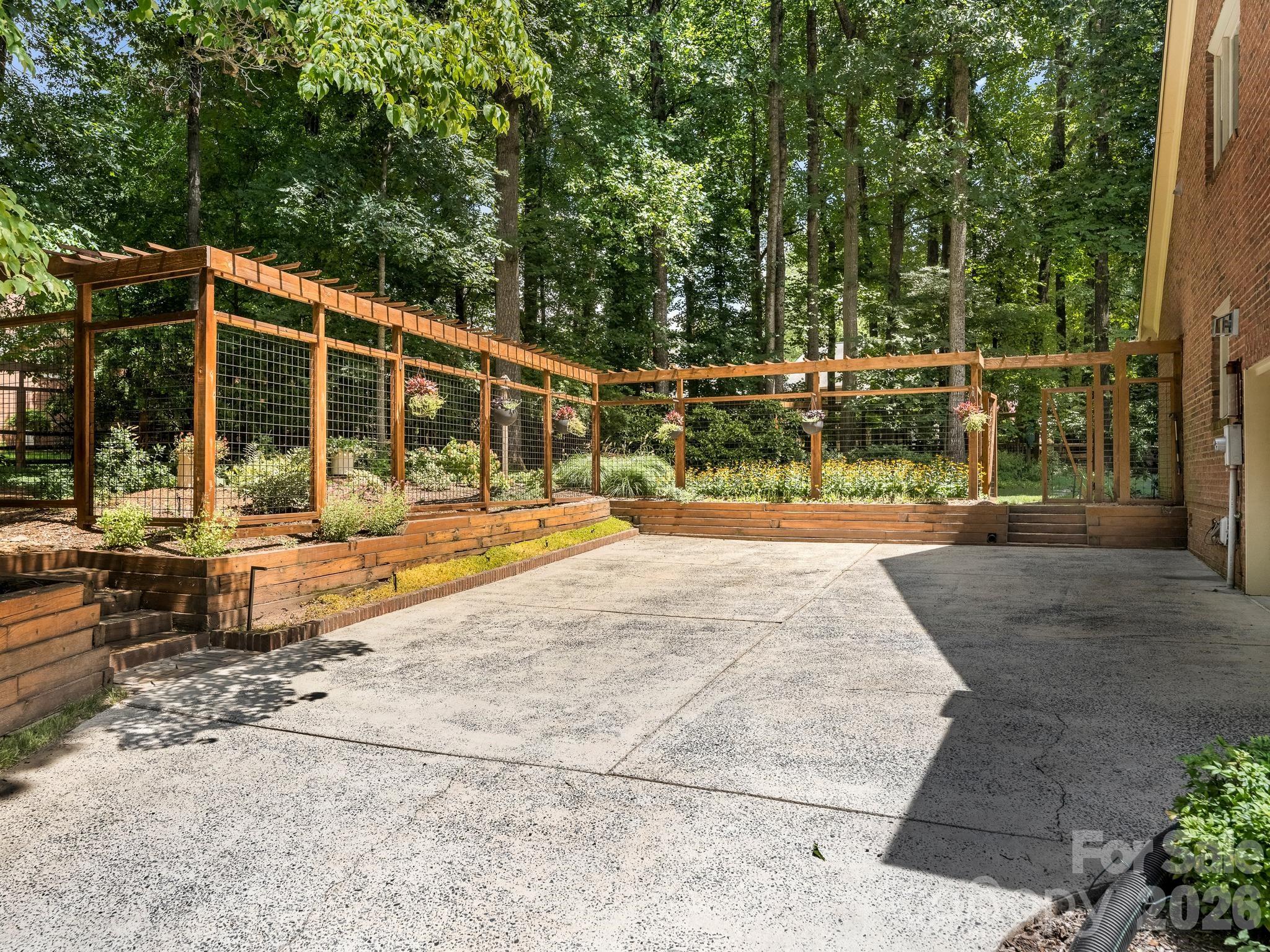 5402 Flowering Dogwood Ln, Charlotte, NC 28270