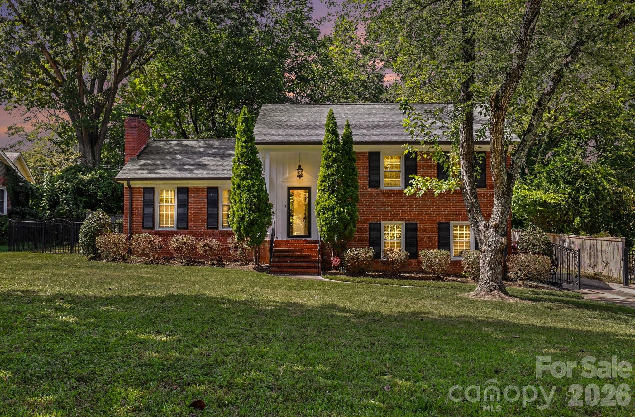 3846 Barclay Downs Dr, Charlotte, NC 28209