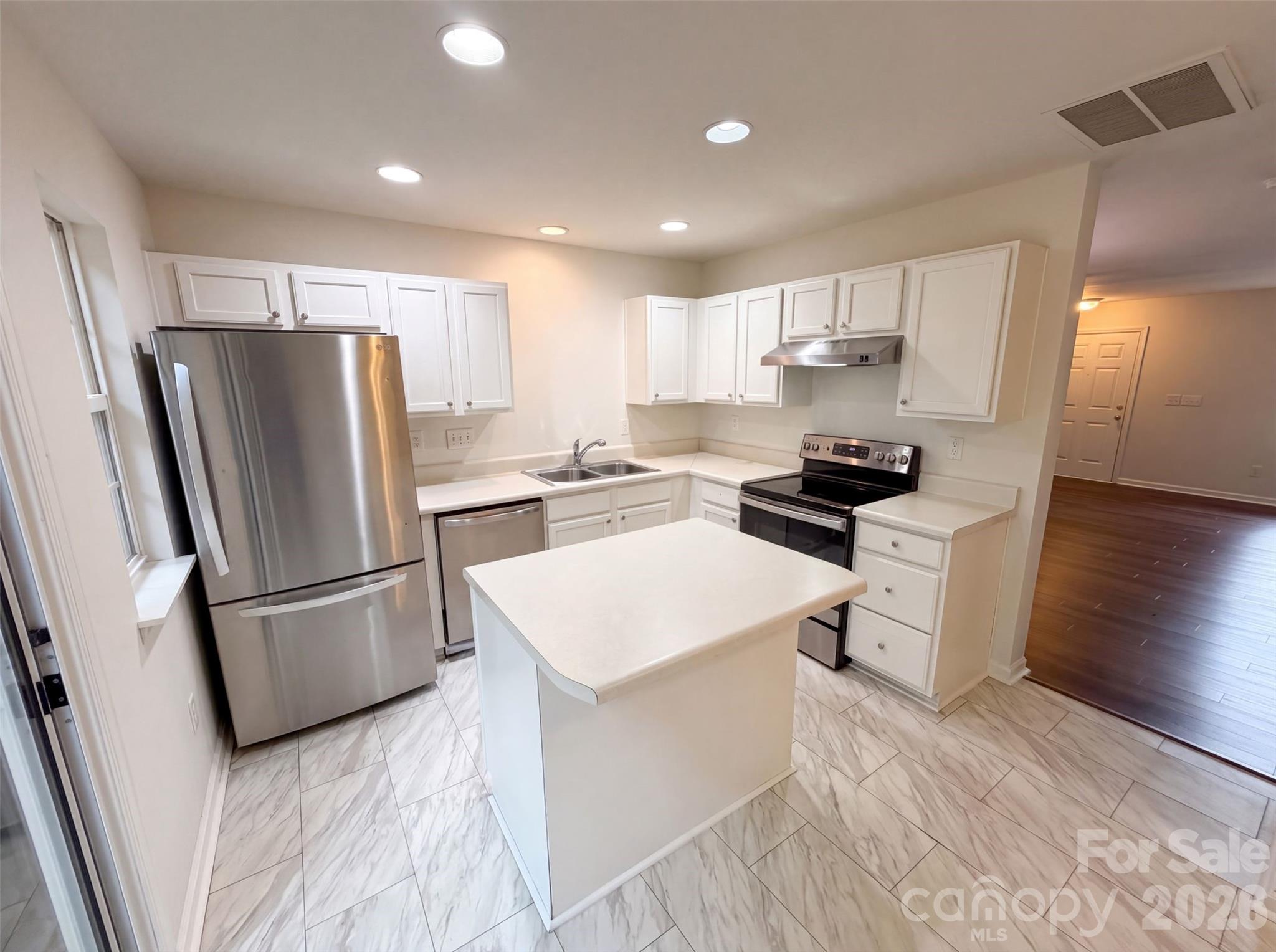 4165 Birch Leaf Ct, Charlotte, NC 28215