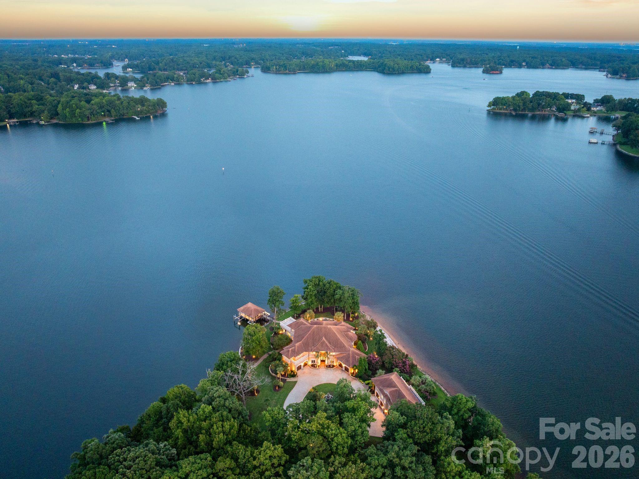 178 Mariner Pointe Ln, Mooresville, NC 28117