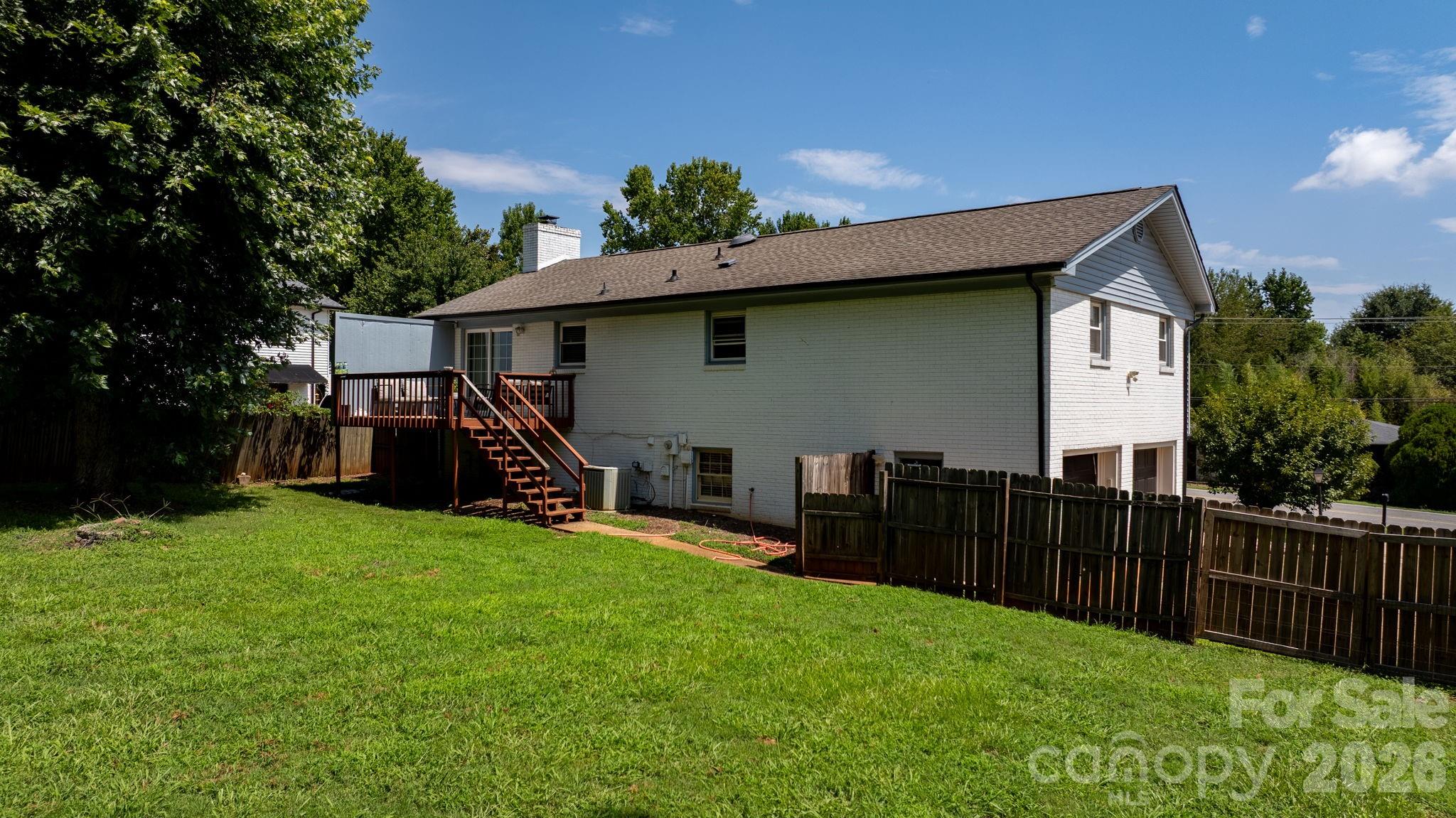 1197 Zion Church Rd, Hickory, NC 28602