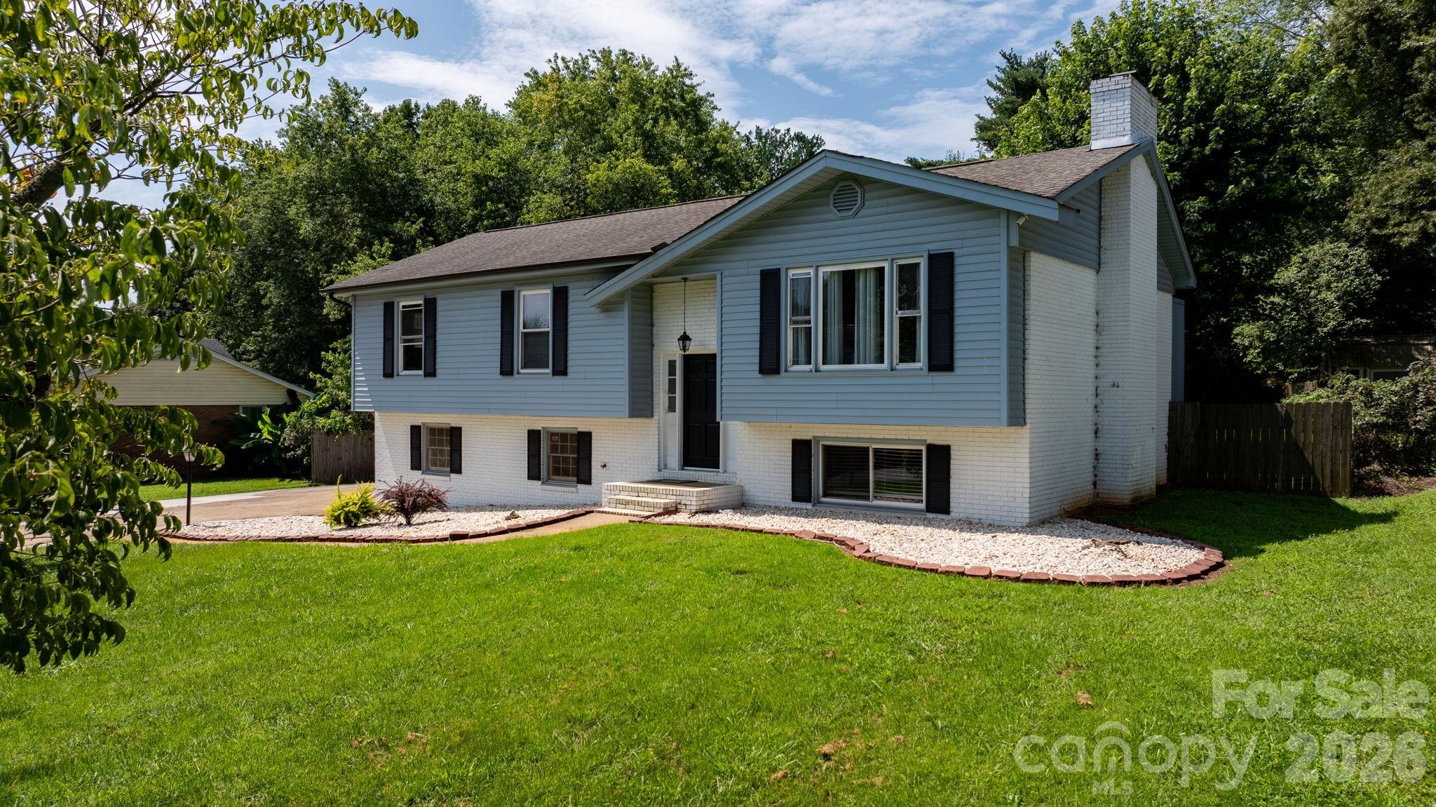 1197 Zion Church Rd, Hickory, NC 28602