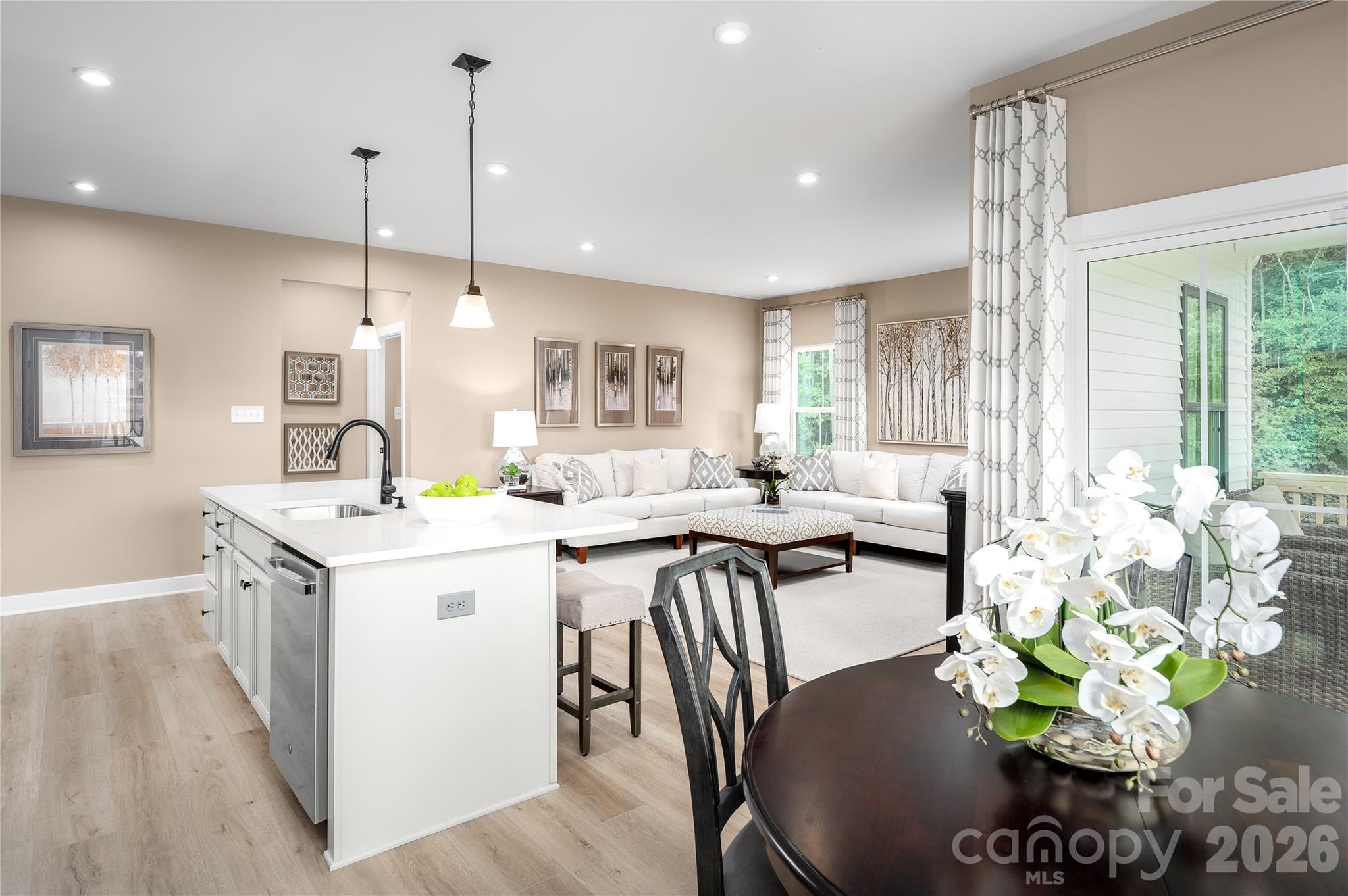 925 Heathway Dr, Charlotte, NC 28213