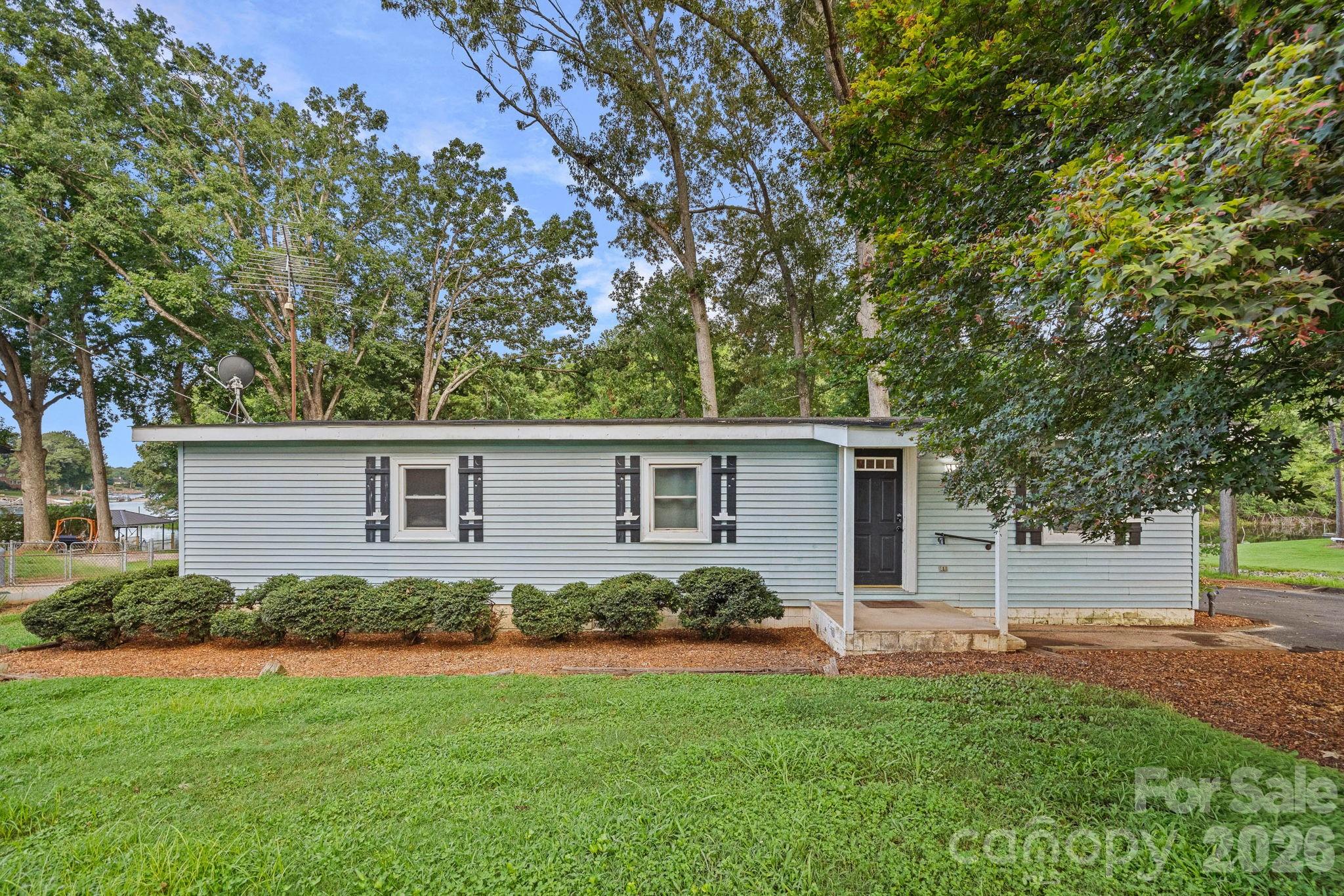 218 Lineberger Dr, Mooresville, NC 28117