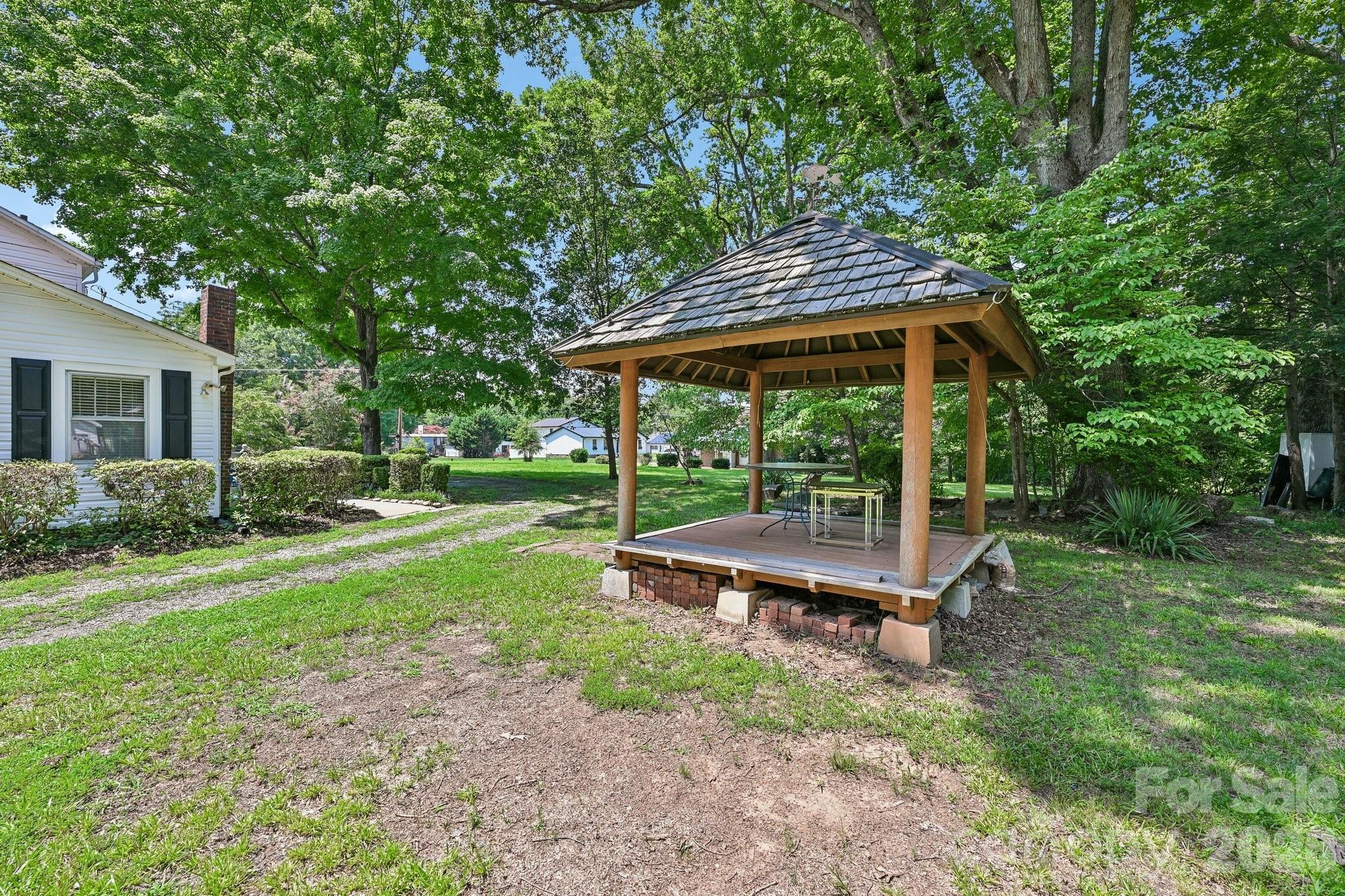 305 E Church St, Troutman, NC 28166