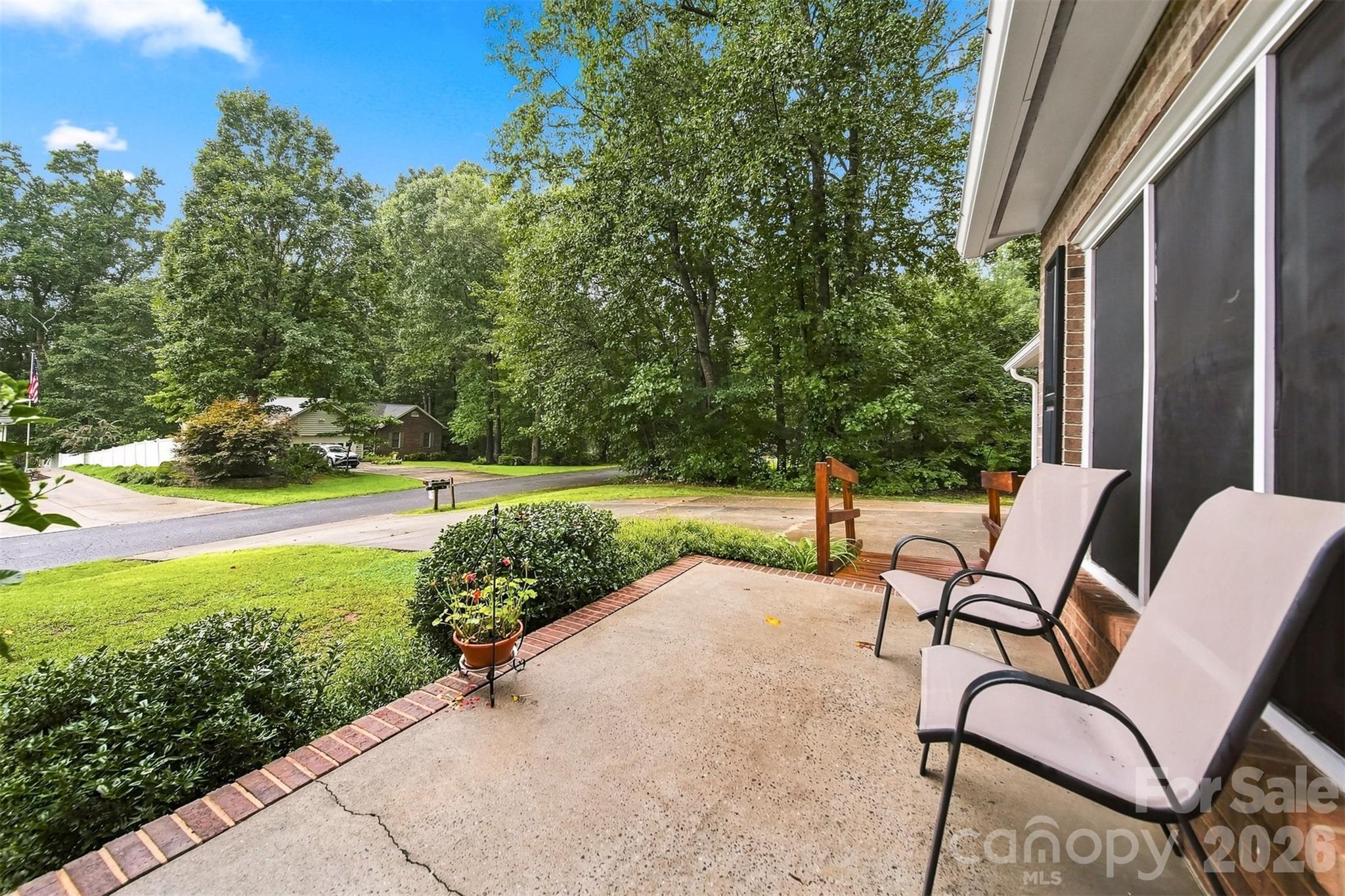 3933 Mattingly Dr, Hickory, NC 28602