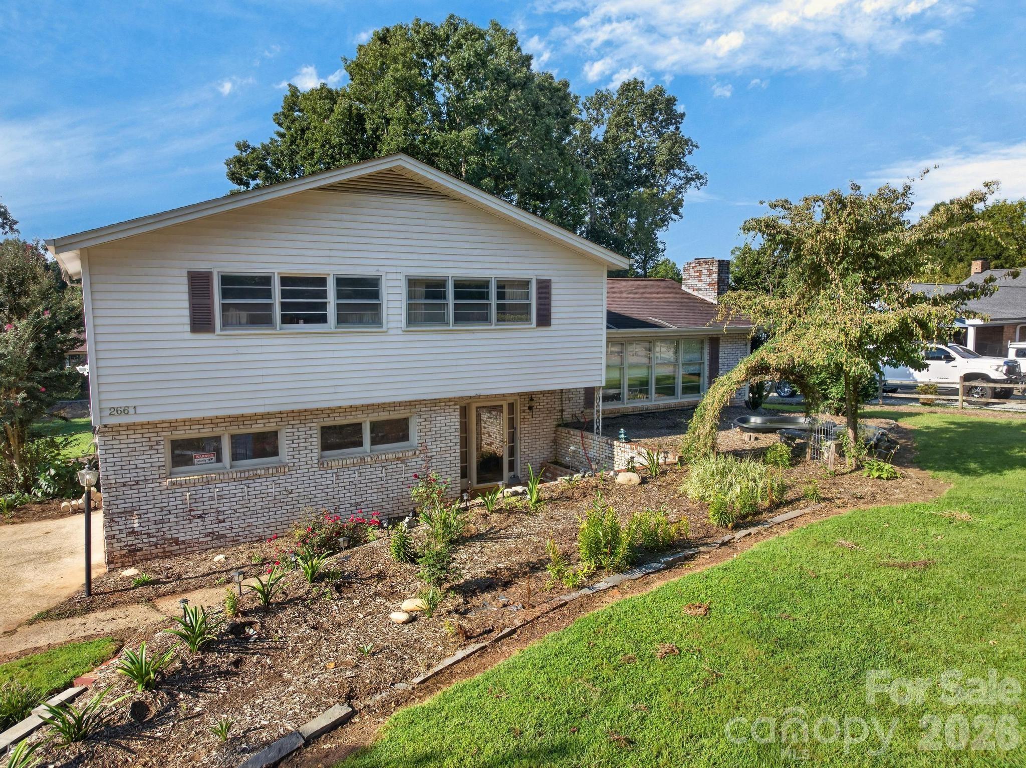 2661 Tiffany St, Conover, NC 28613