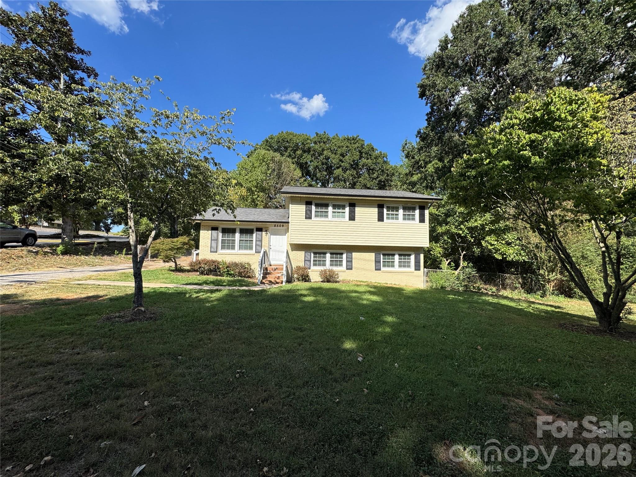 8509 Idlewild Rd, Charlotte, NC 28227