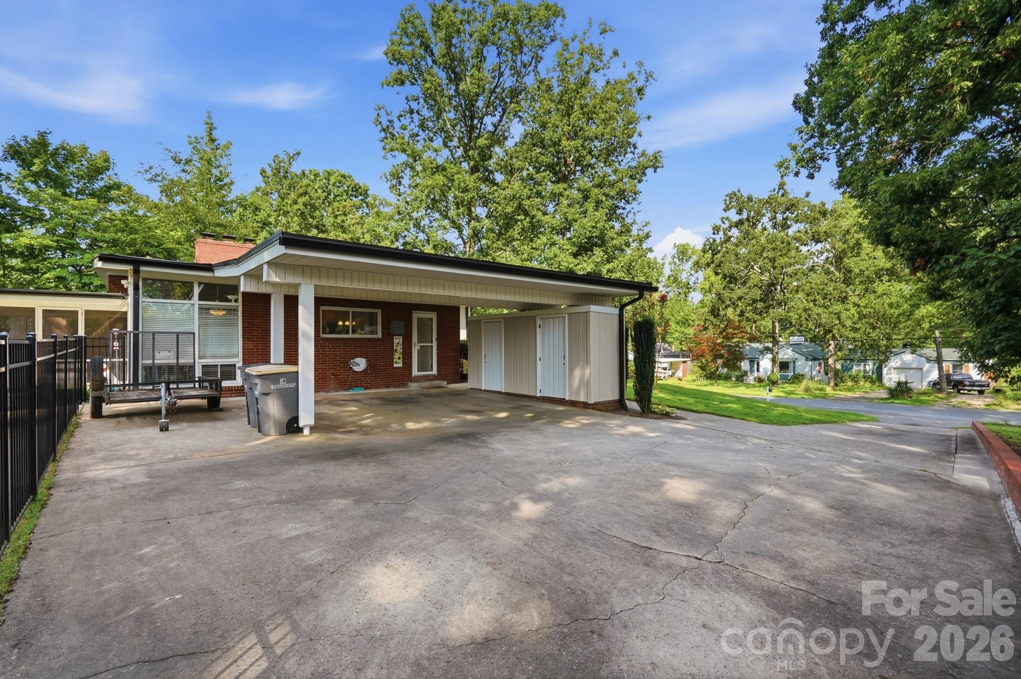 1656 Eastwood Dr, Kannapolis, NC 28083