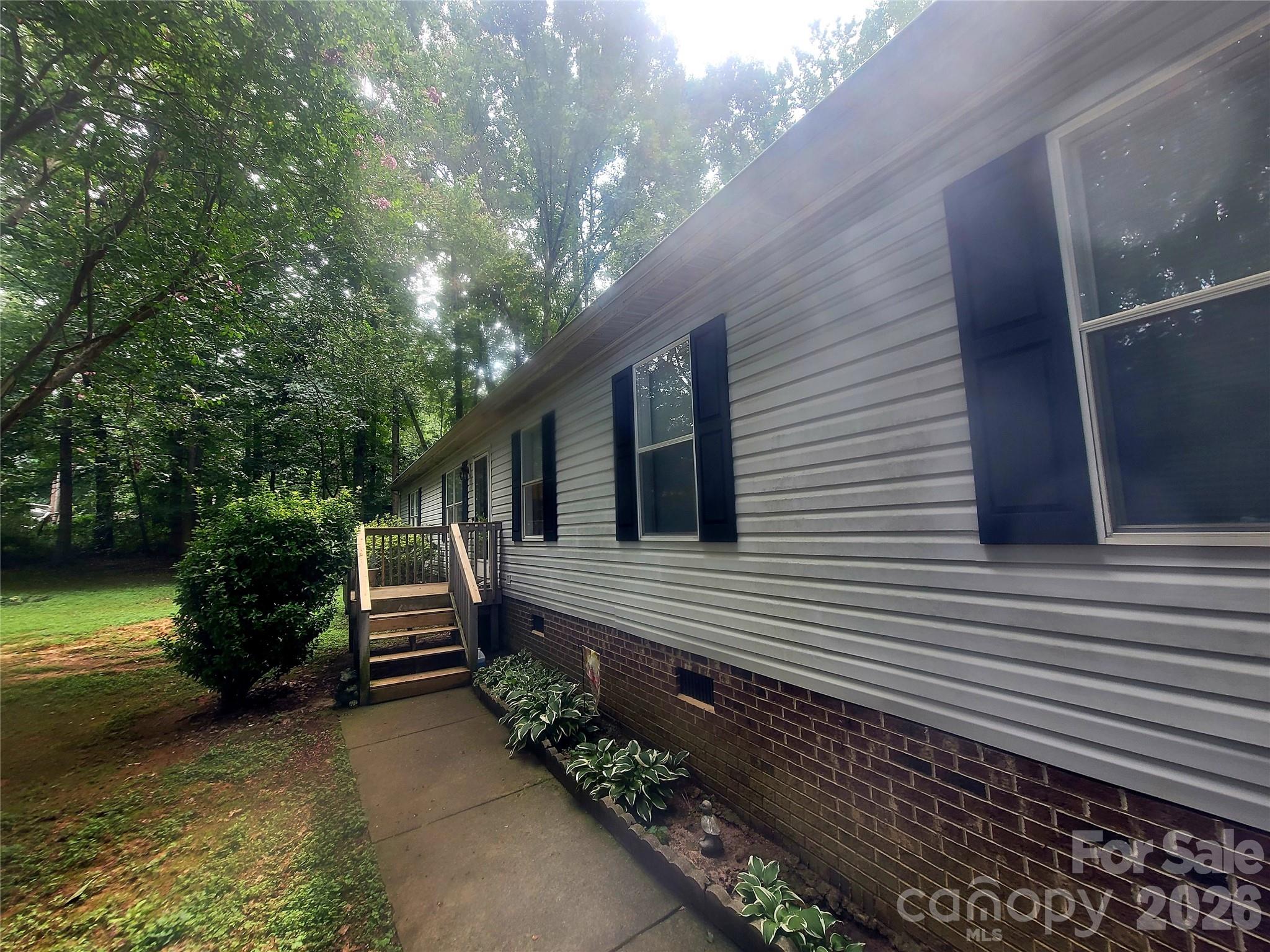 121 Sylvan Dr, Statesville, NC 28677