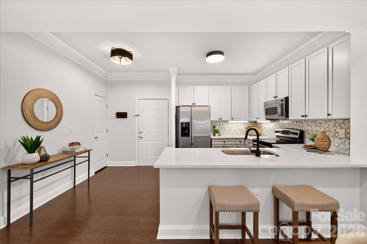 721 Governor Morrison St #526, Charlotte, NC 28211