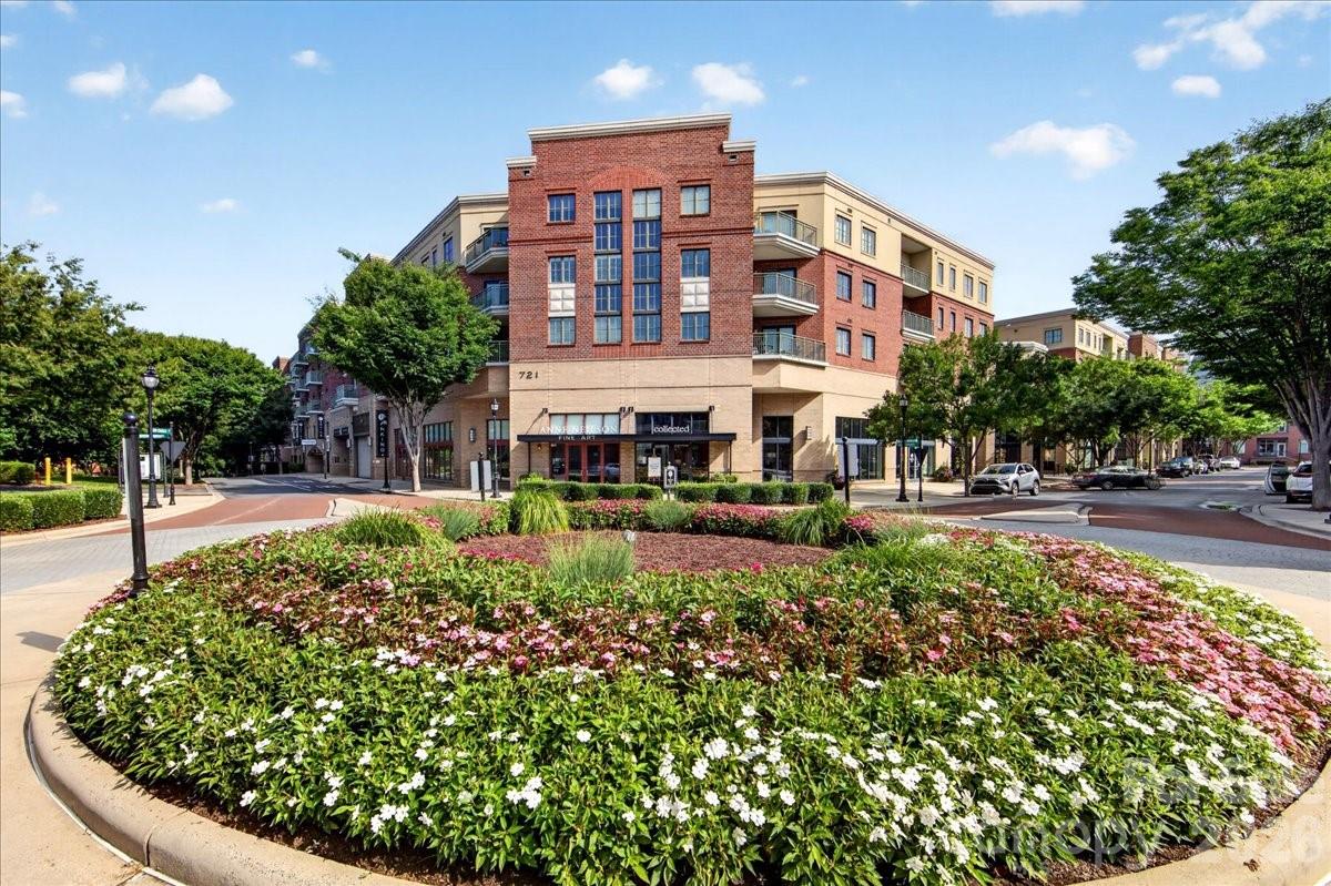721 Governor Morrison St #526, Charlotte, NC 28211