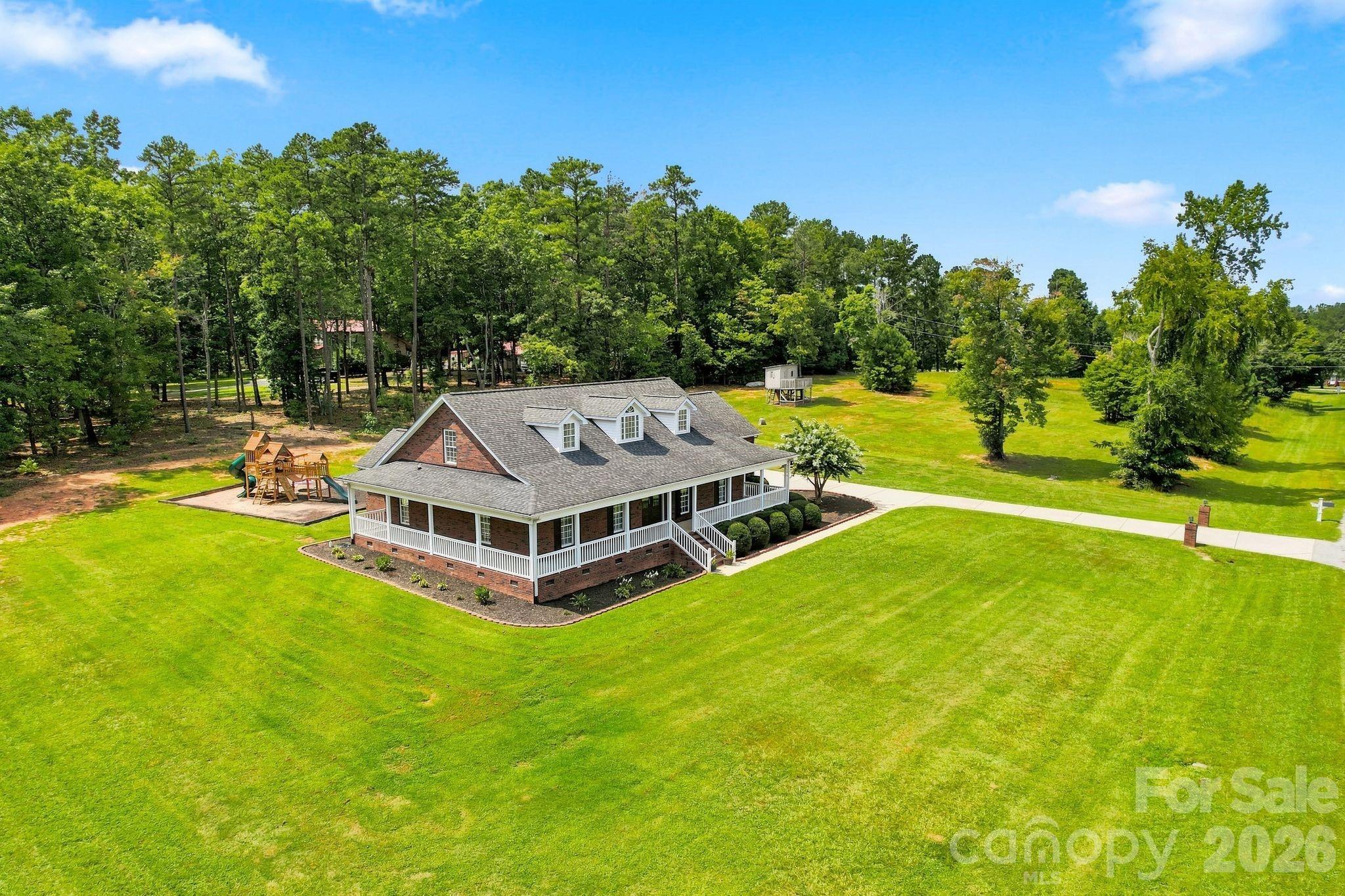 1134 Oakwood Dr, Chester, SC 29706
