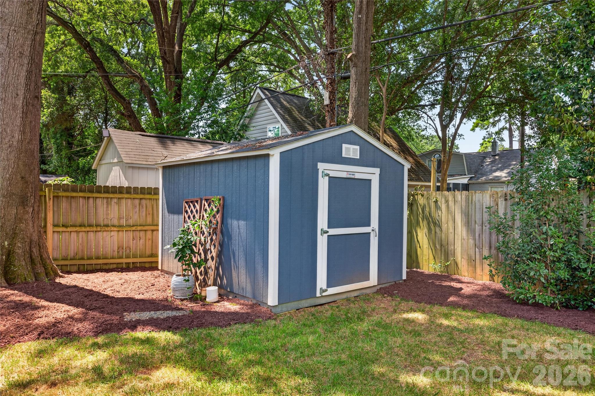 1911 Club Rd, Charlotte, NC 28205