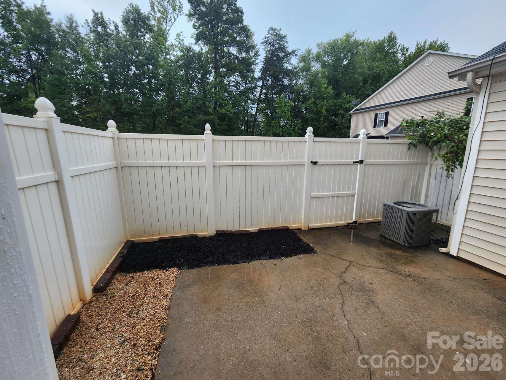 9644 Littleleaf Dr, Charlotte, NC 28215