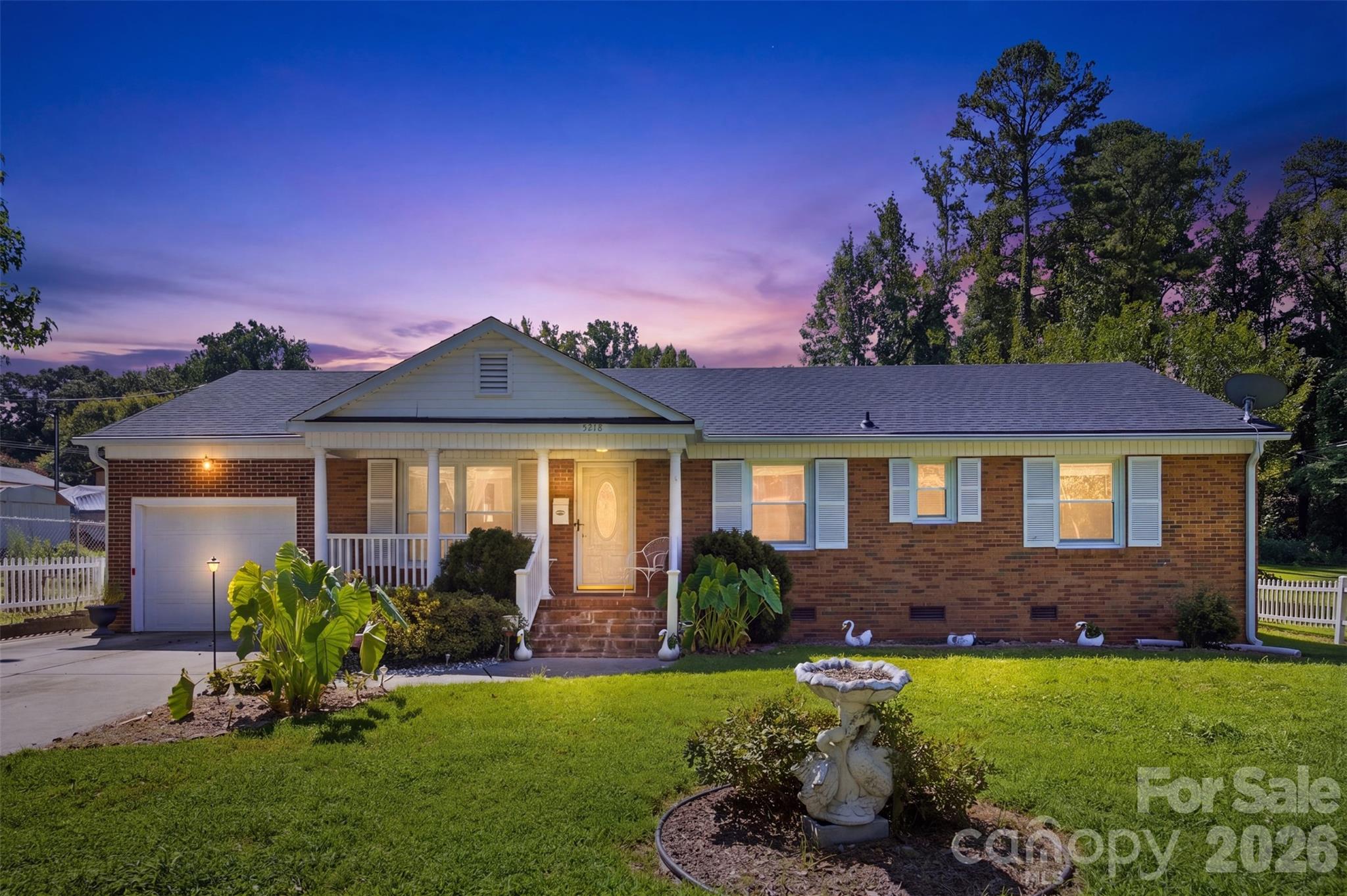 5218 Dolphin Ln, Charlotte, NC 28215