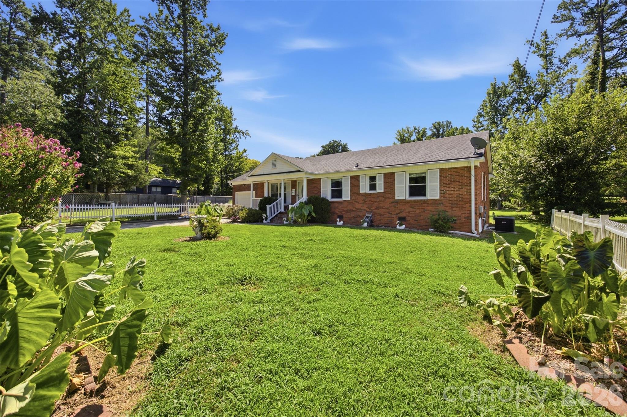 5218 Dolphin Ln, Charlotte, NC 28215