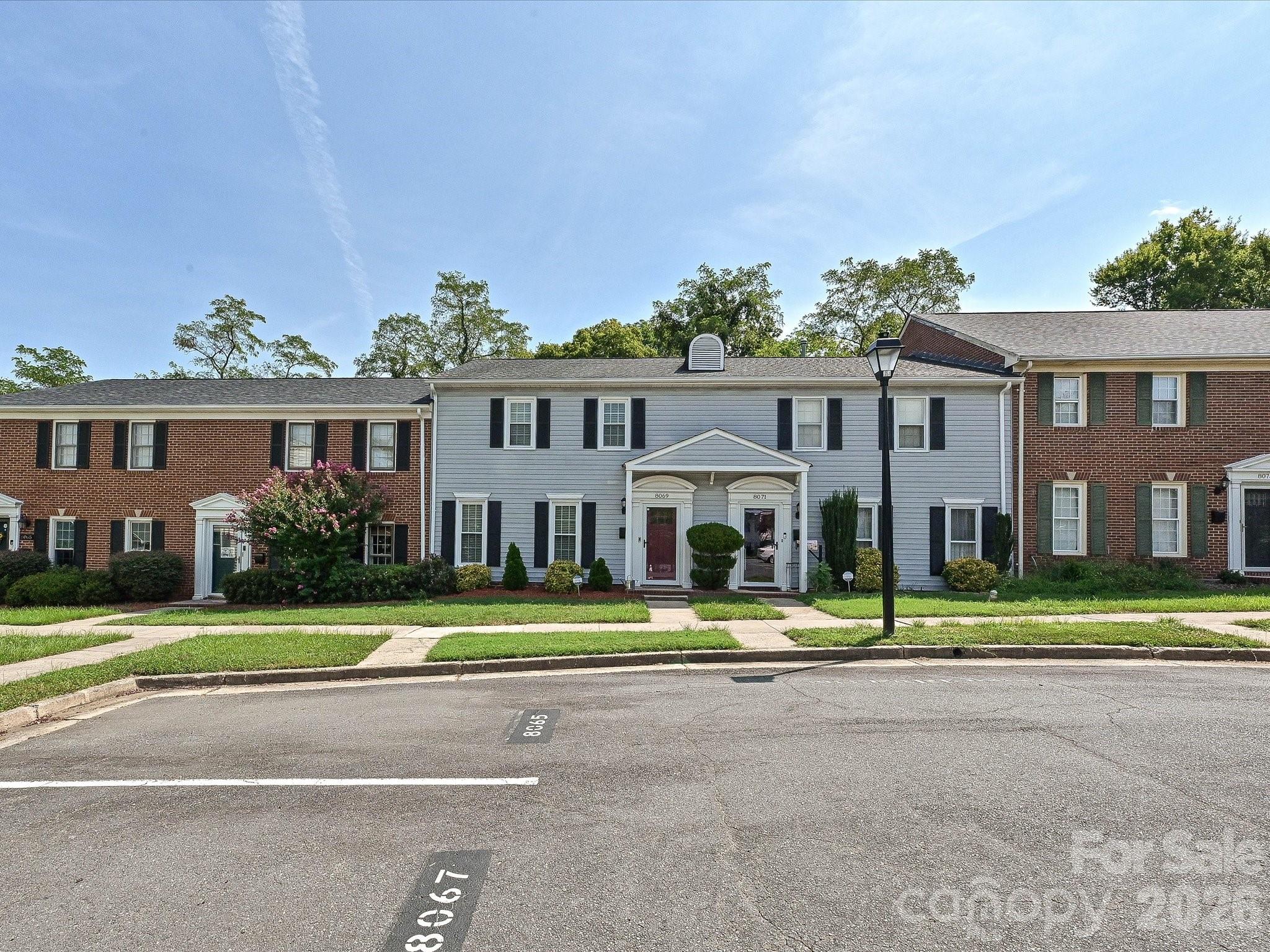 8069 Regent Park Ln, Charlotte, NC 28210