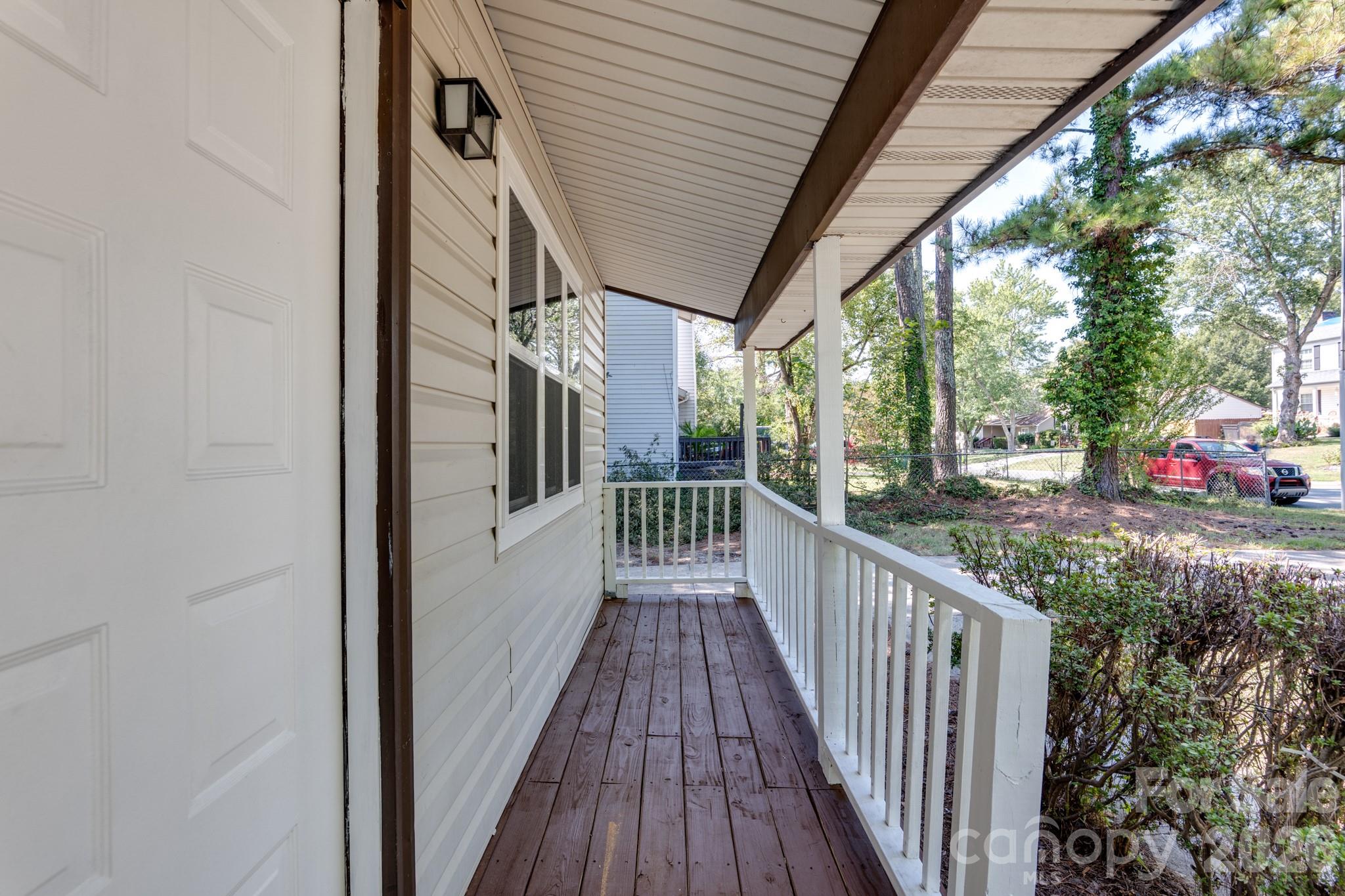 5300 Rolling Oak Ln, Charlotte, NC 28227