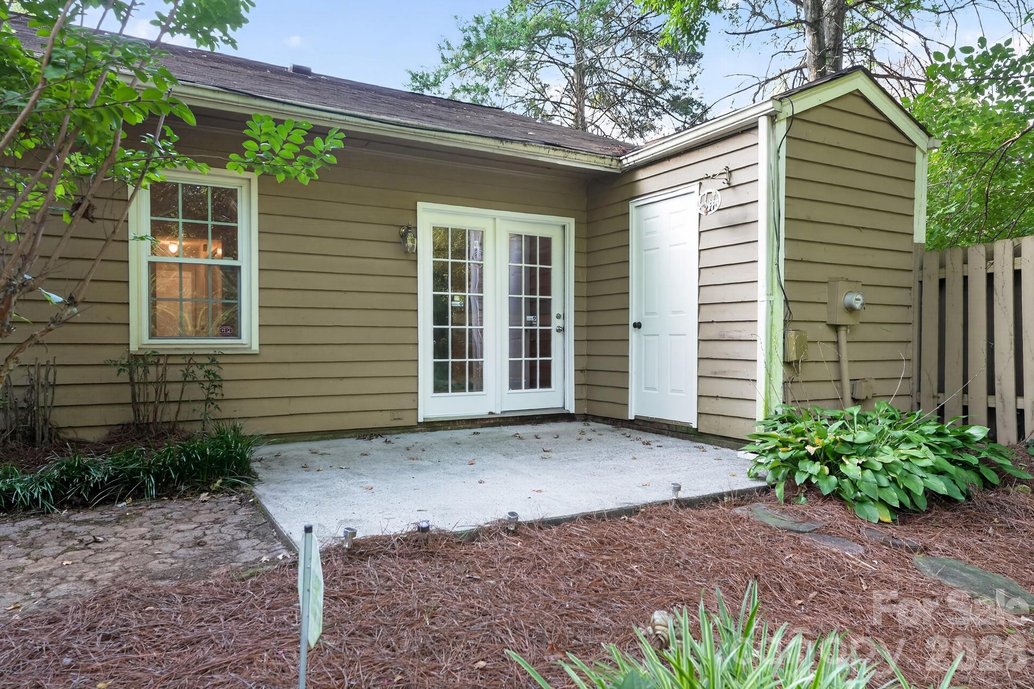 8316 Summerglen Cir, Charlotte, NC 28227