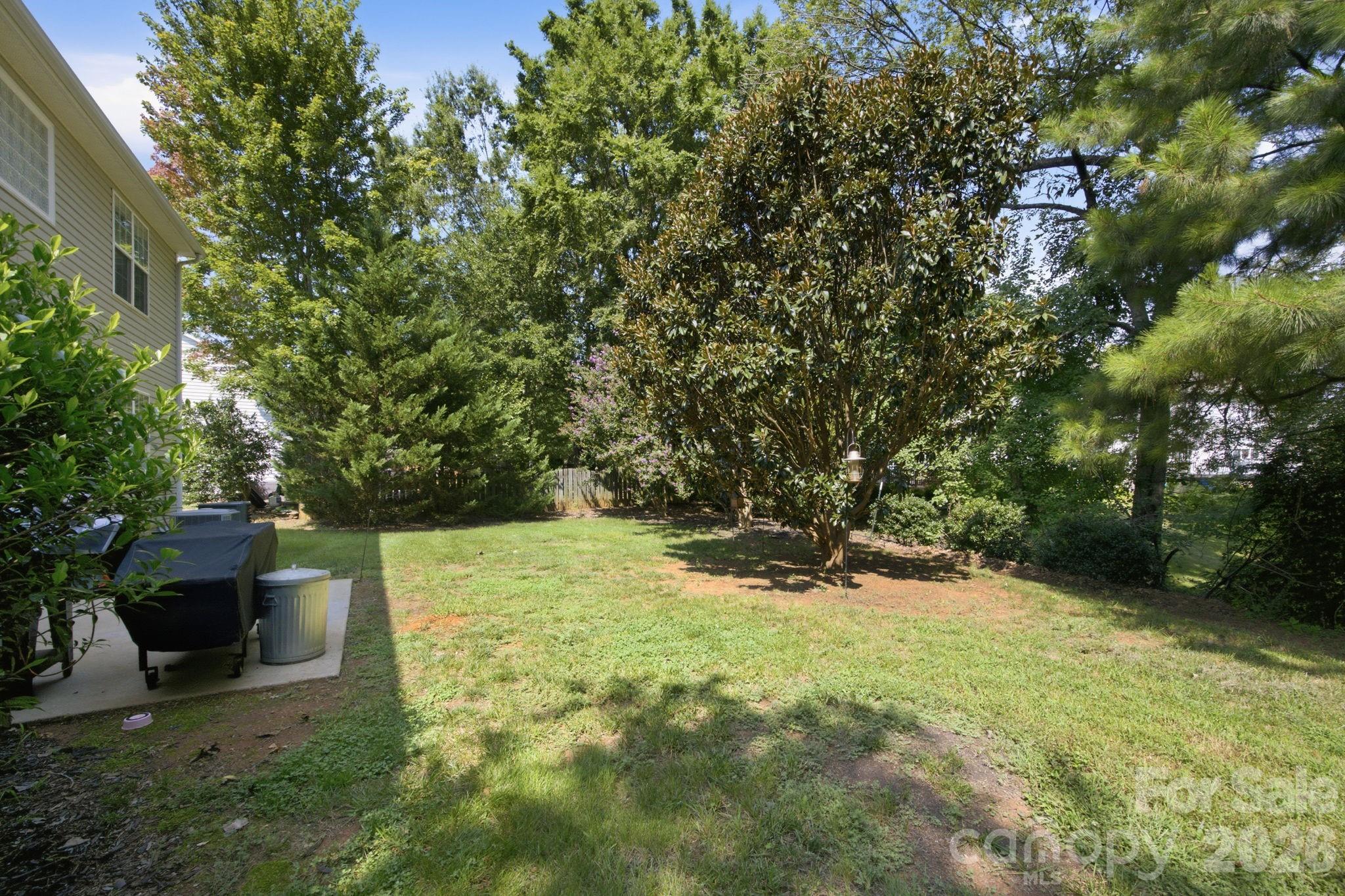 9716 Southampton Commons Dr, Charlotte, NC 28277