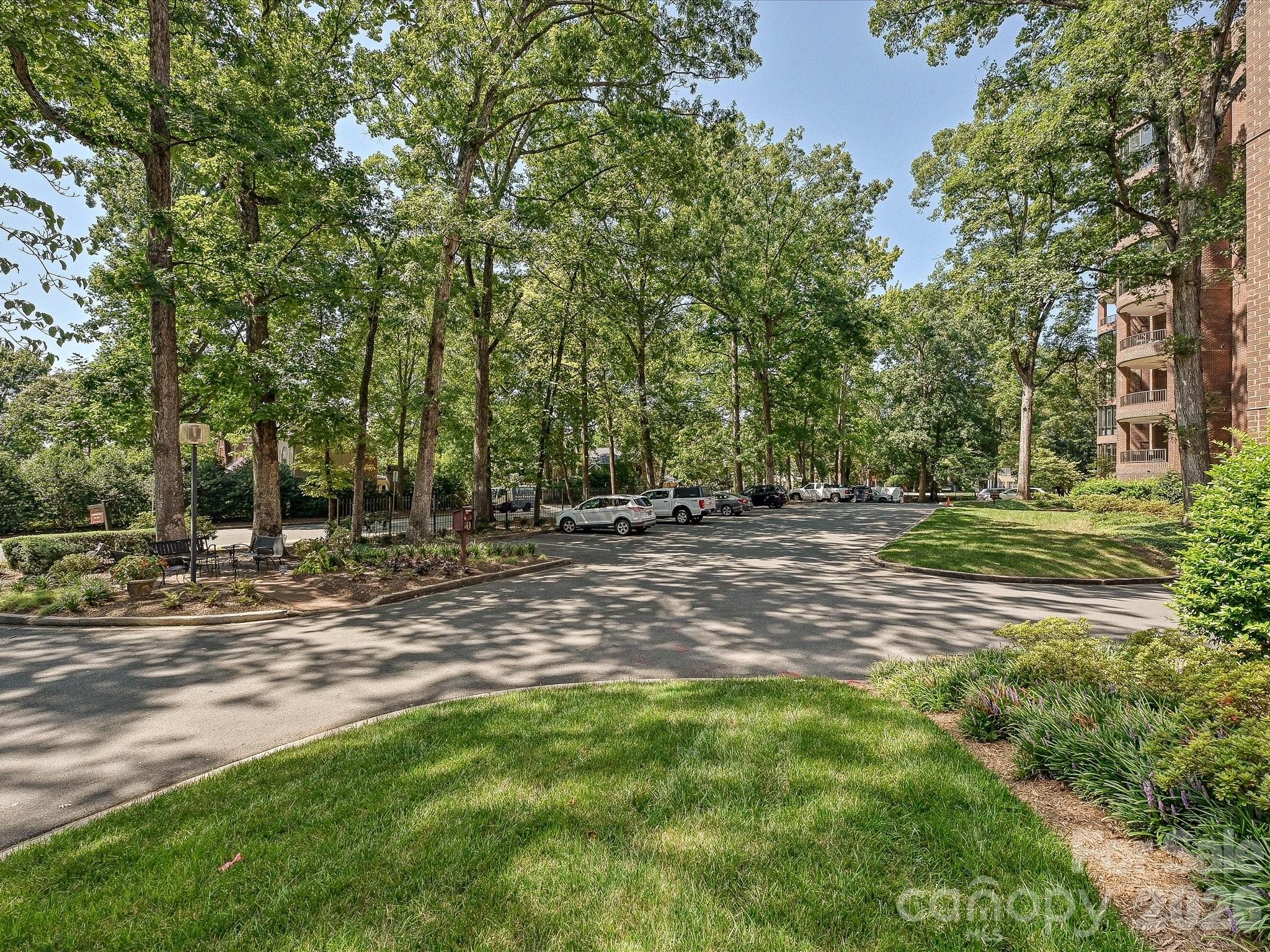 806 Cherokee Rd, Charlotte, NC 28207