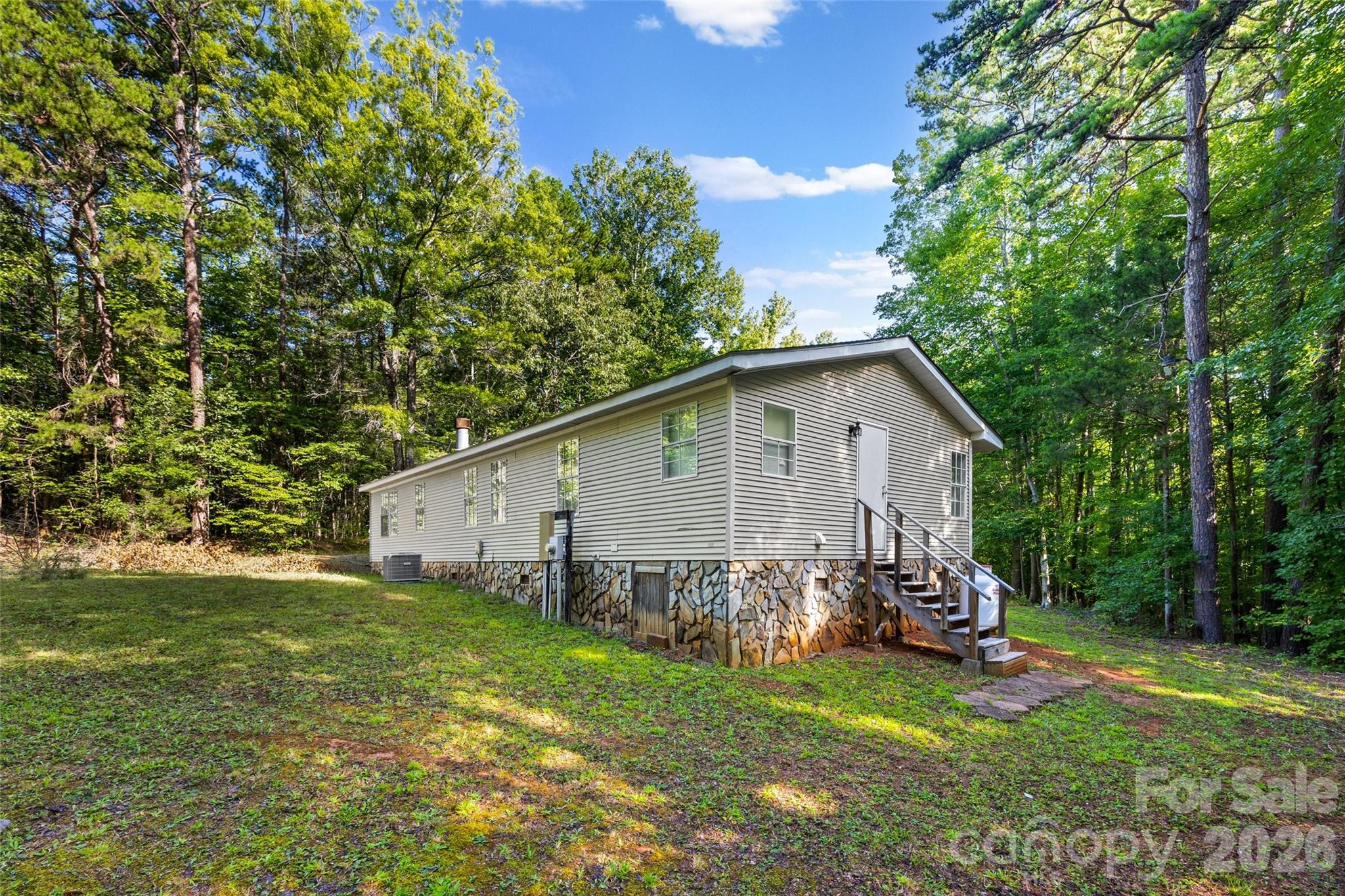 1475 Smith Woods Ln, Hickory Grove, SC 29717