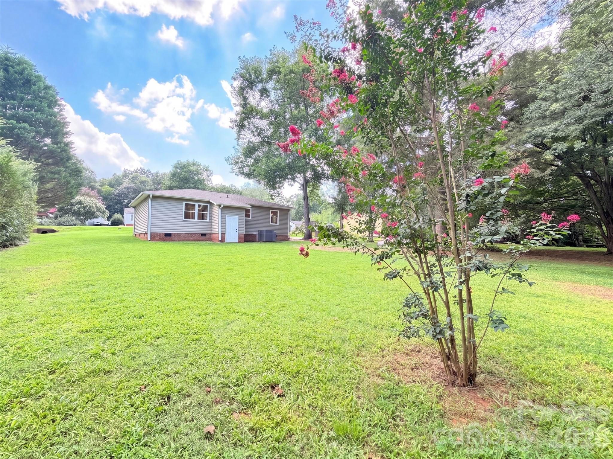 8332 Clear Meadow Ln, Charlotte, NC 28227