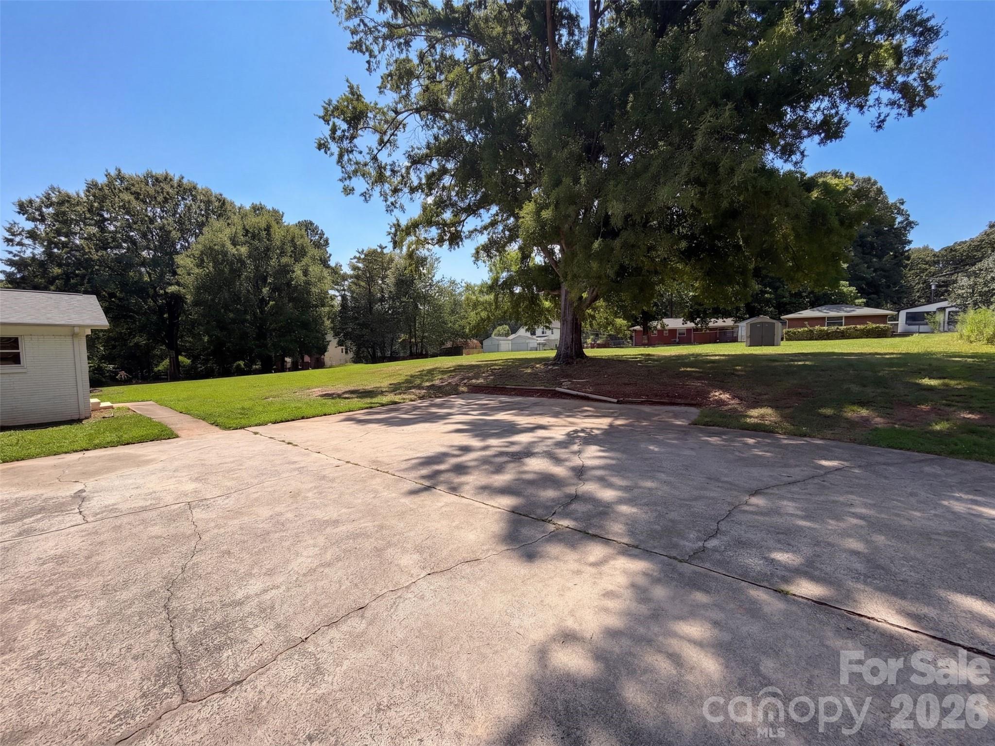 8519 Denbur Dr, Charlotte, NC 28215