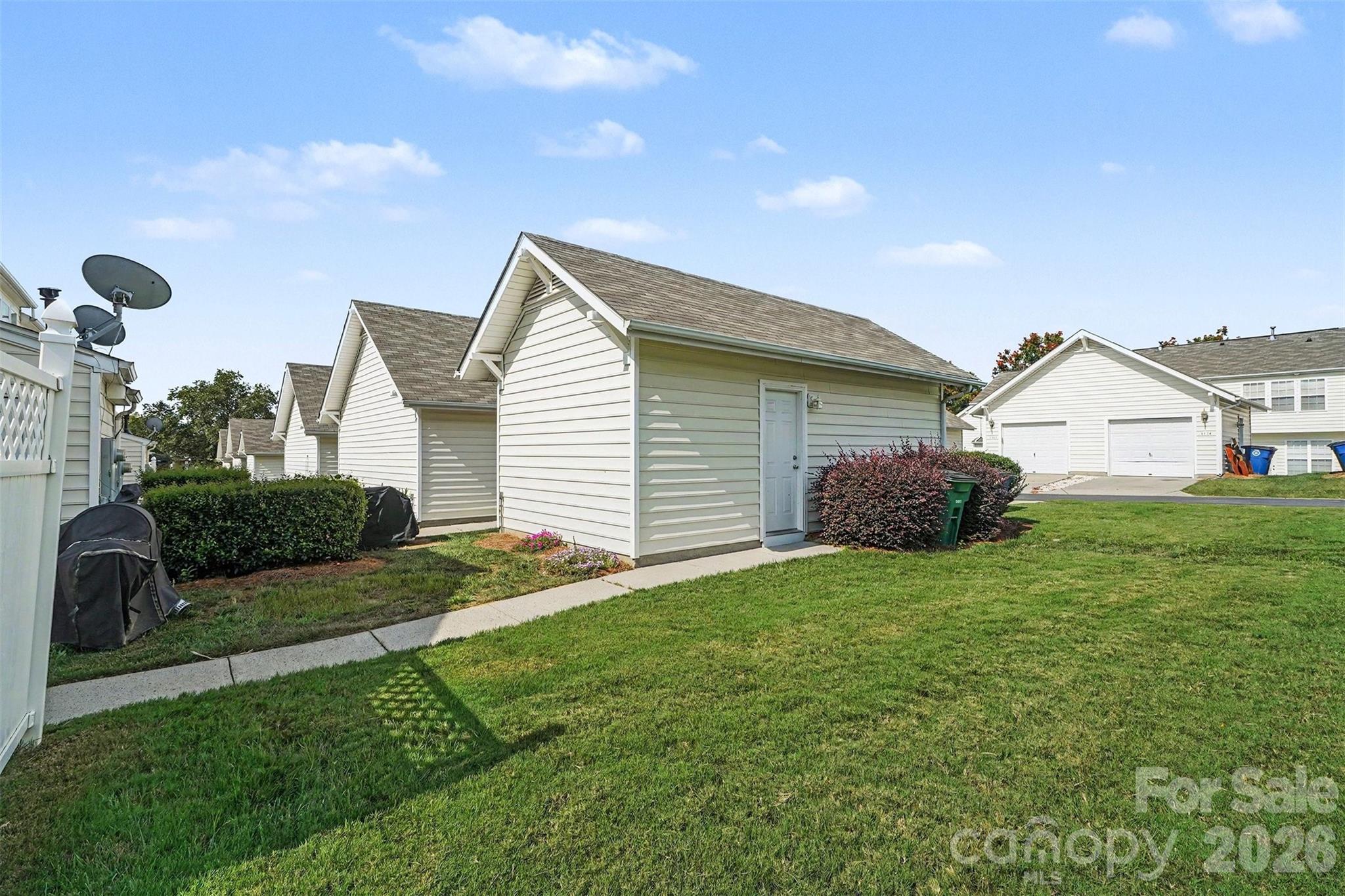 1148 Drummond Ln, Matthews, NC 28104