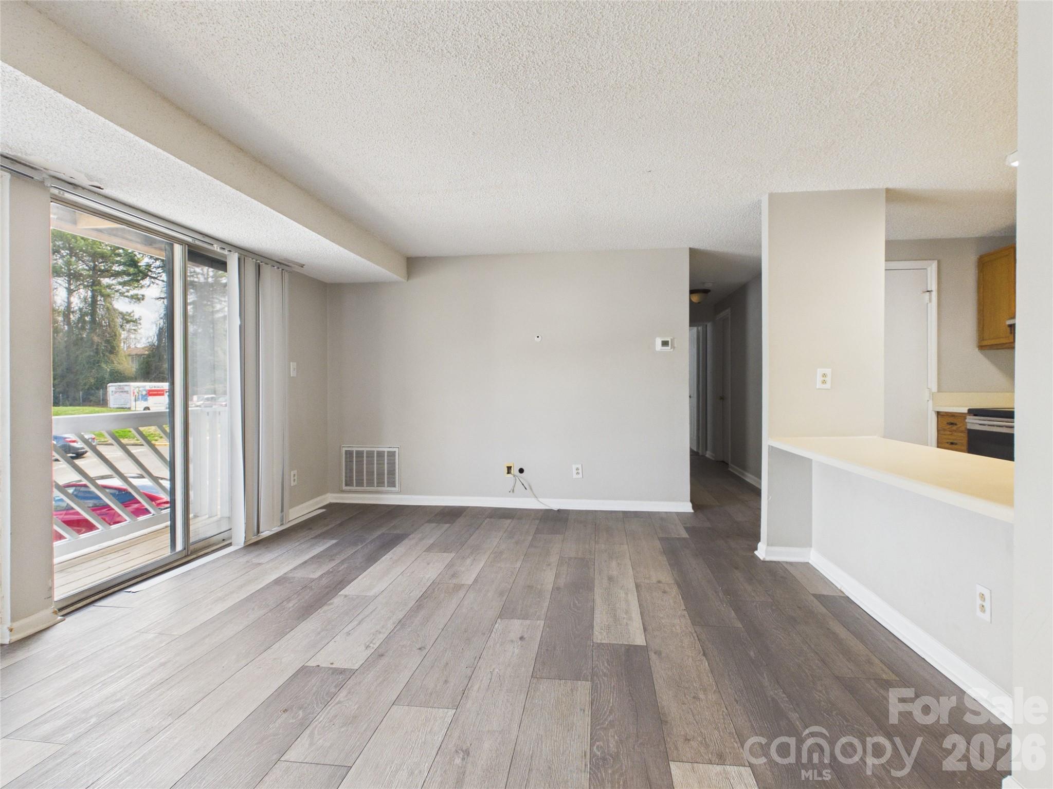 9511 Shannon Green Dr #APT E, Charlotte, NC 28213