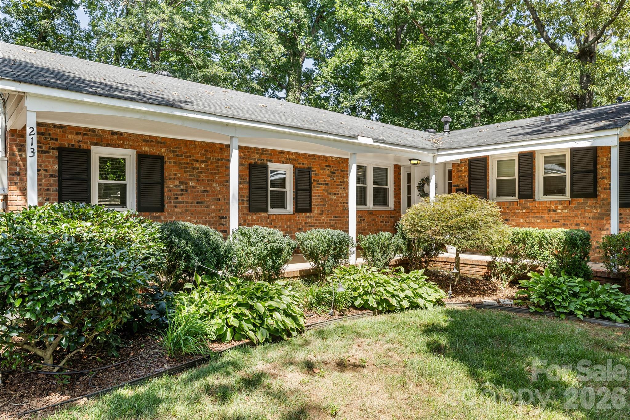 213 Dogwood Dr, Mount Holly, NC 28120