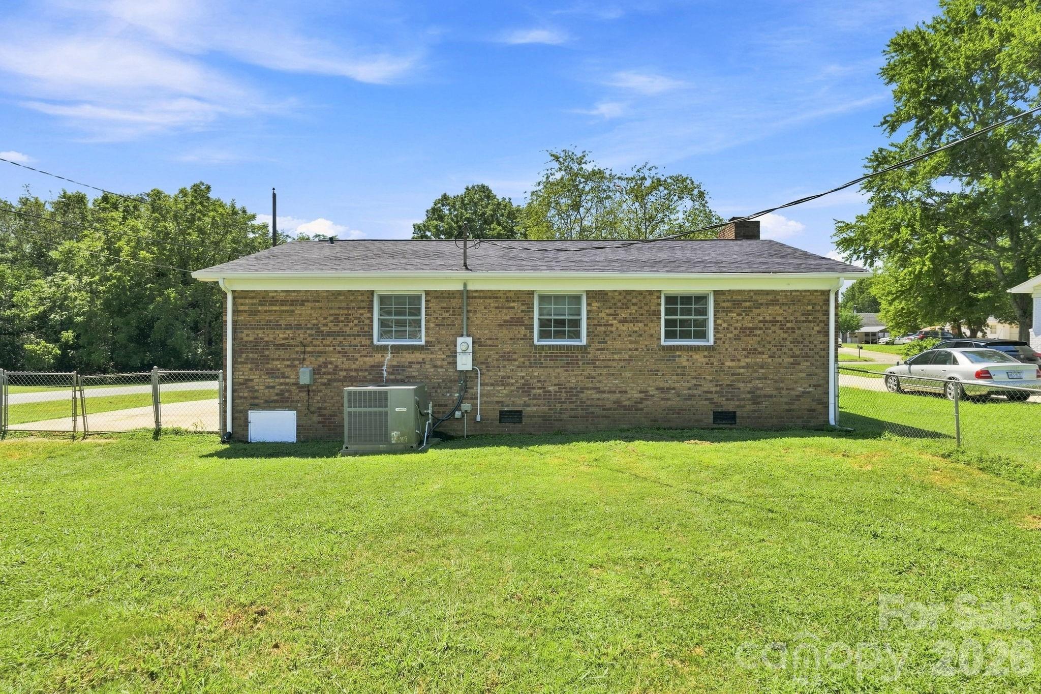 411 E Tennessee Ave, Bessemer City, NC 28016