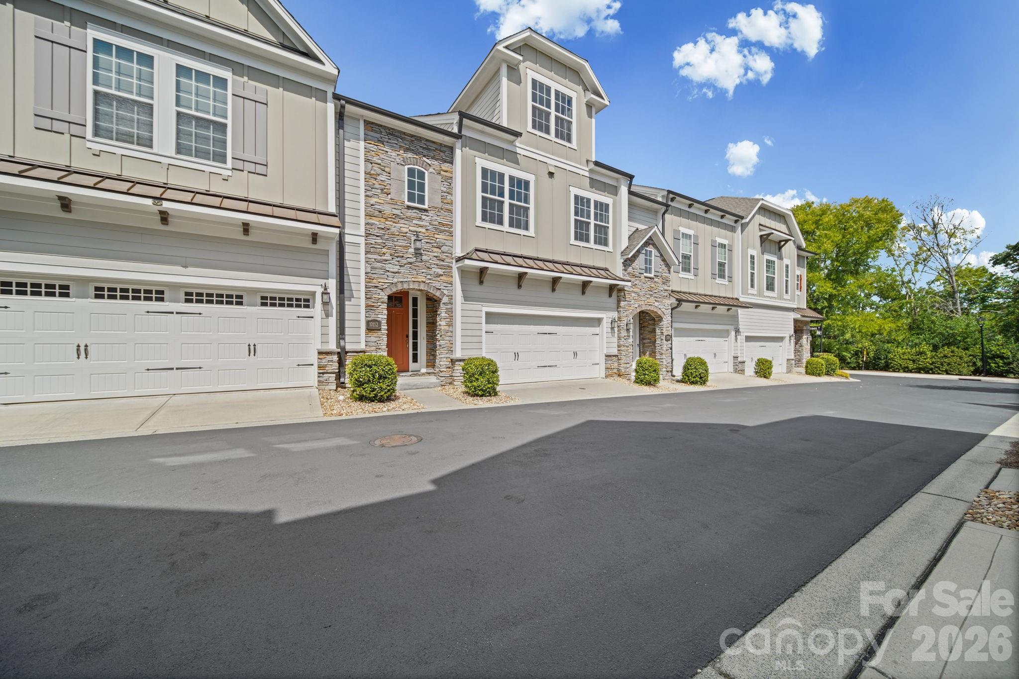 10112 Claire Vista Dr, Charlotte, NC 28277