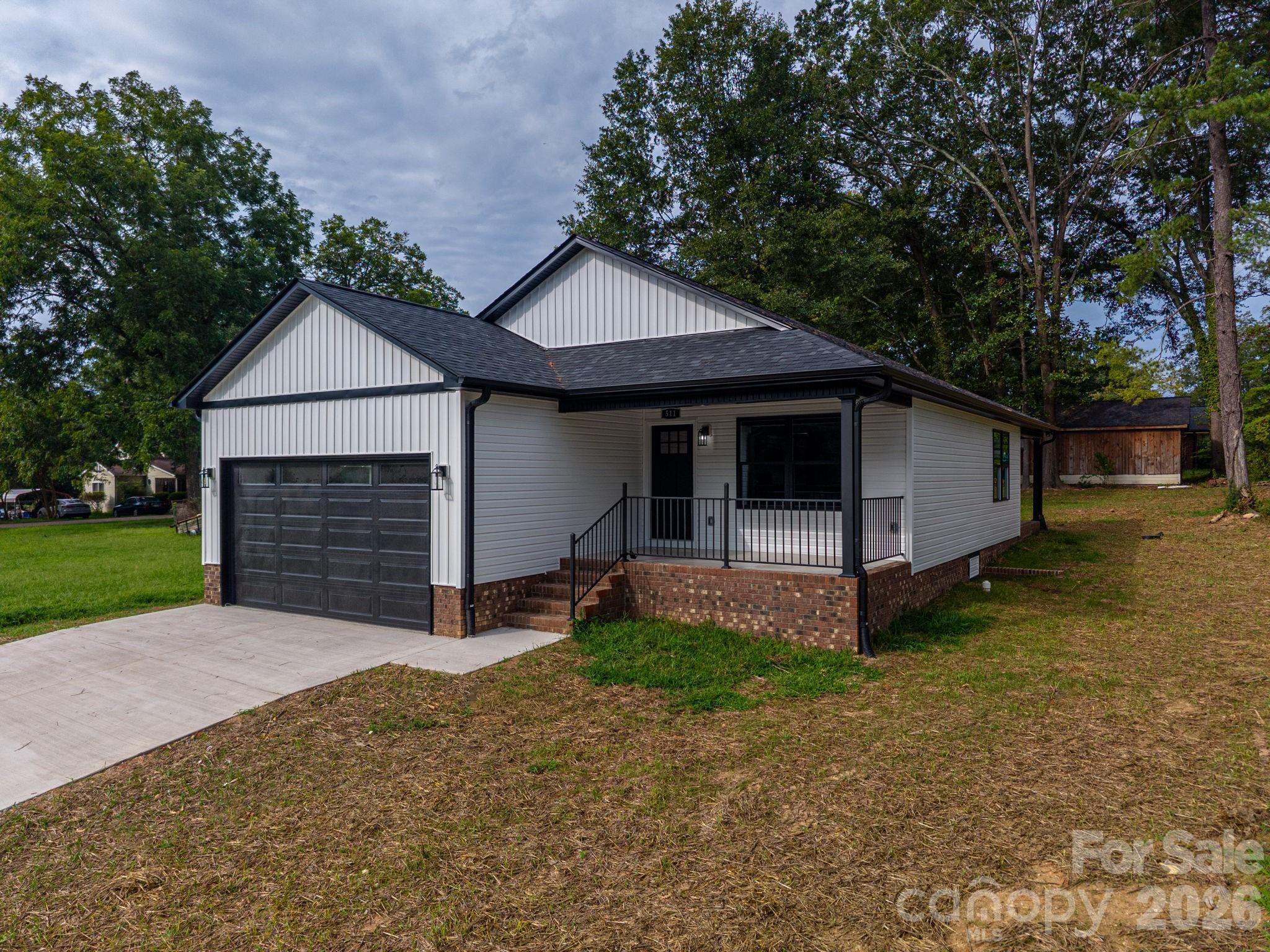 511 N State St, Lincolnton, NC 28092