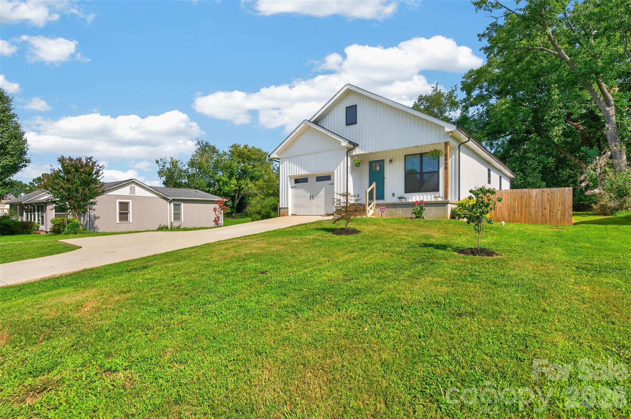 2416 4th Ave NW, Hickory, NC 28601