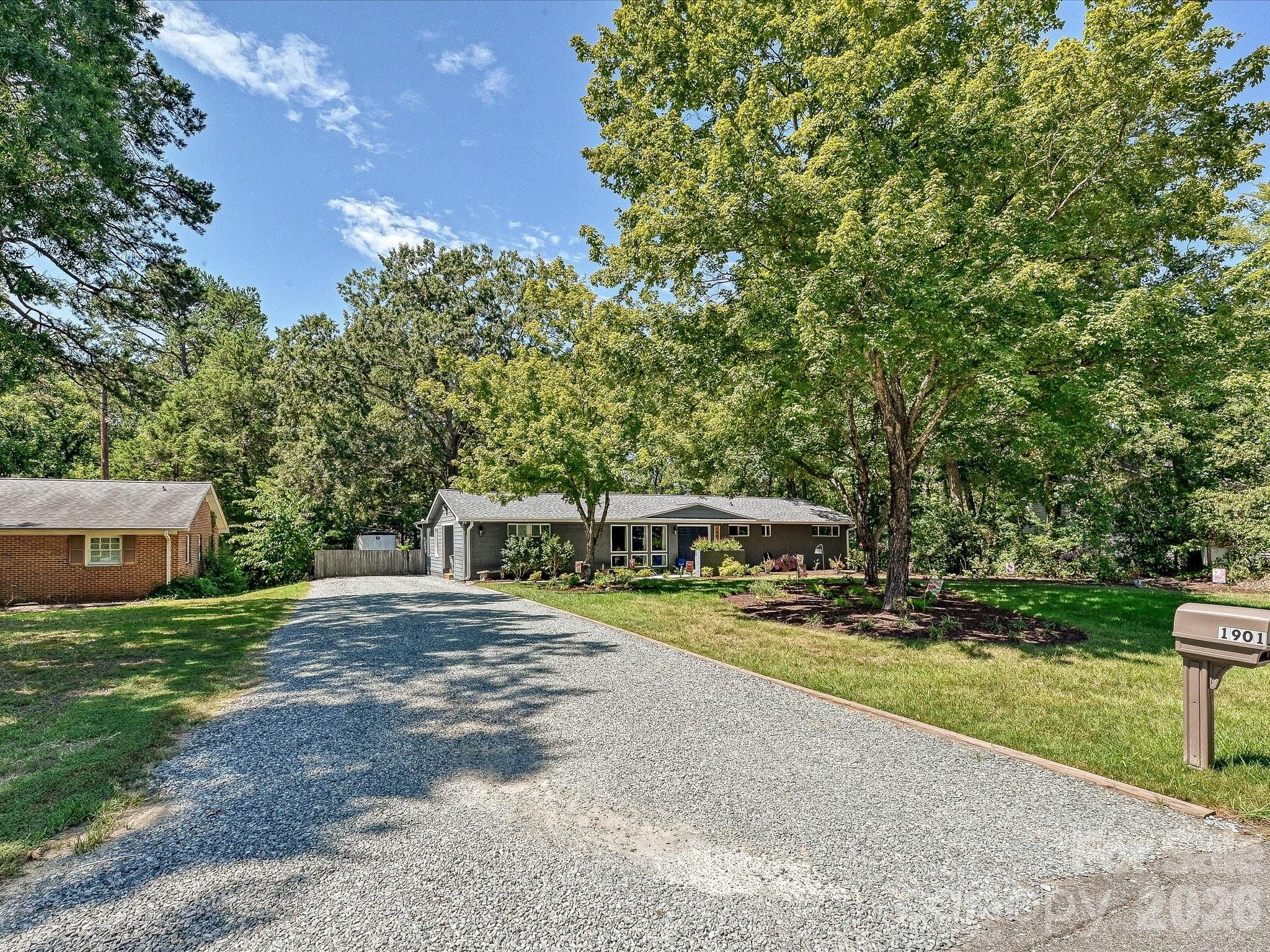 1901 Balfour Ln, Charlotte, NC 28216