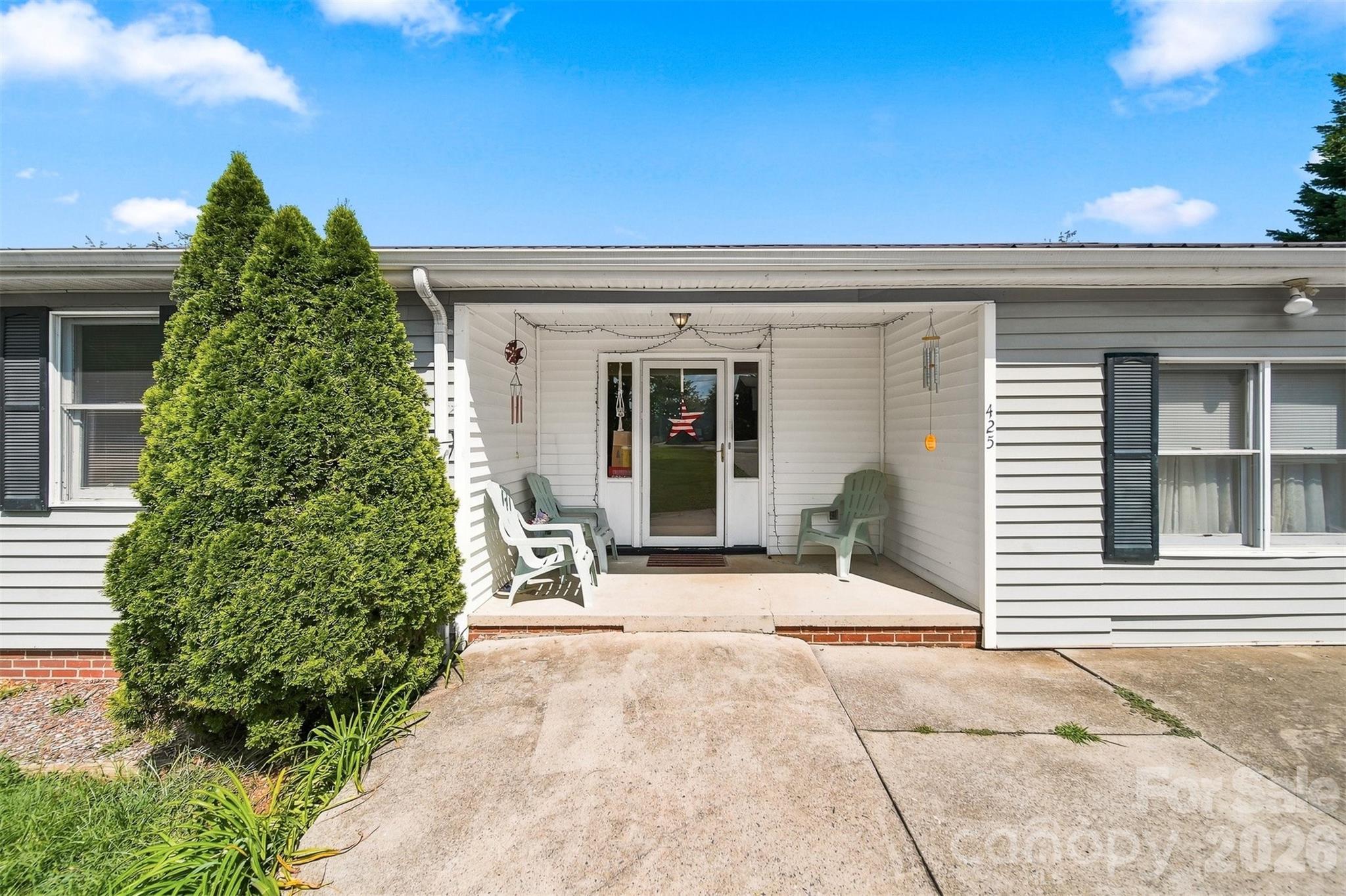 425 Heritage Farm Rd, Hickory, NC 28601