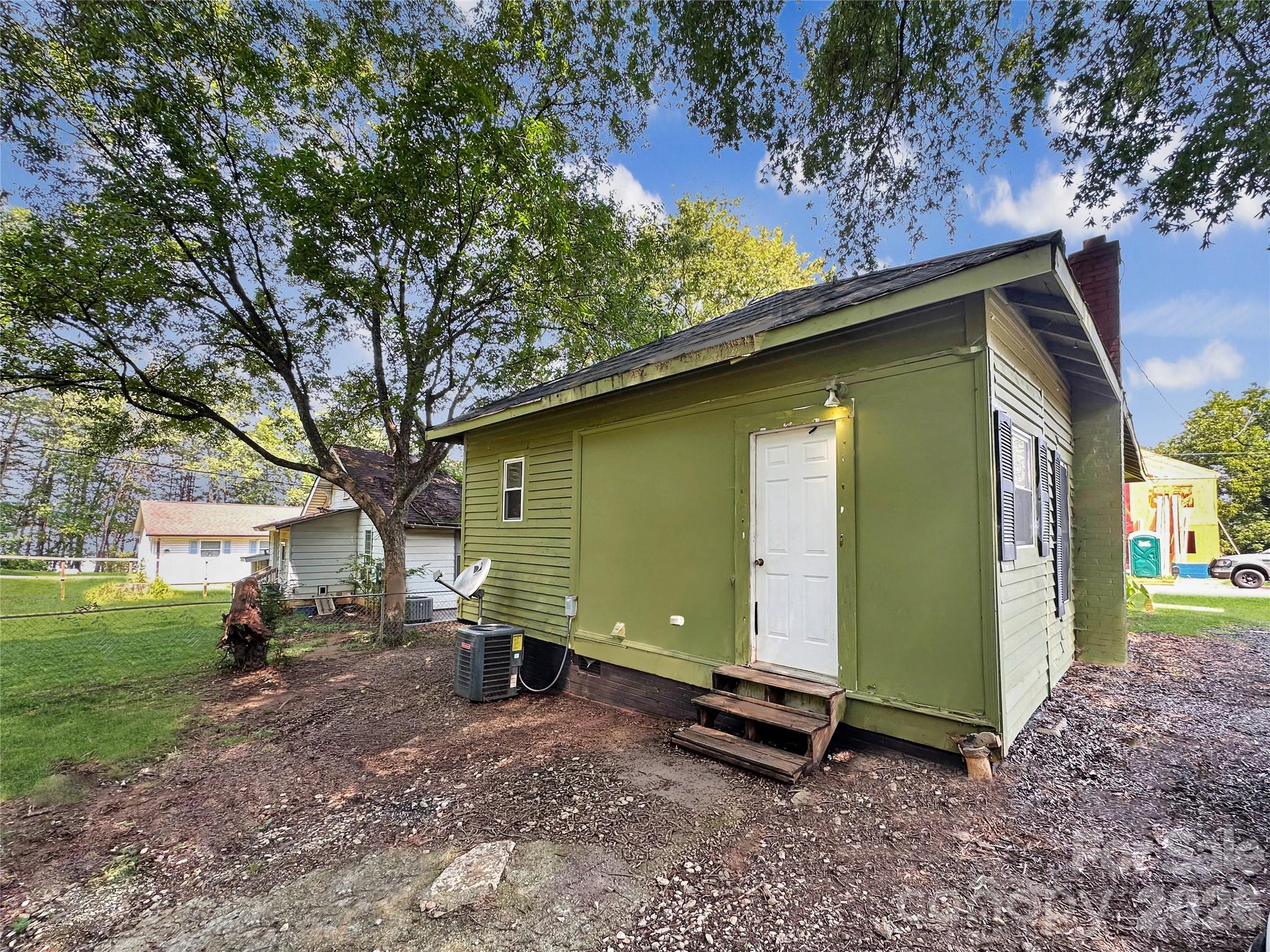 303 W B St, Newton, NC 28658