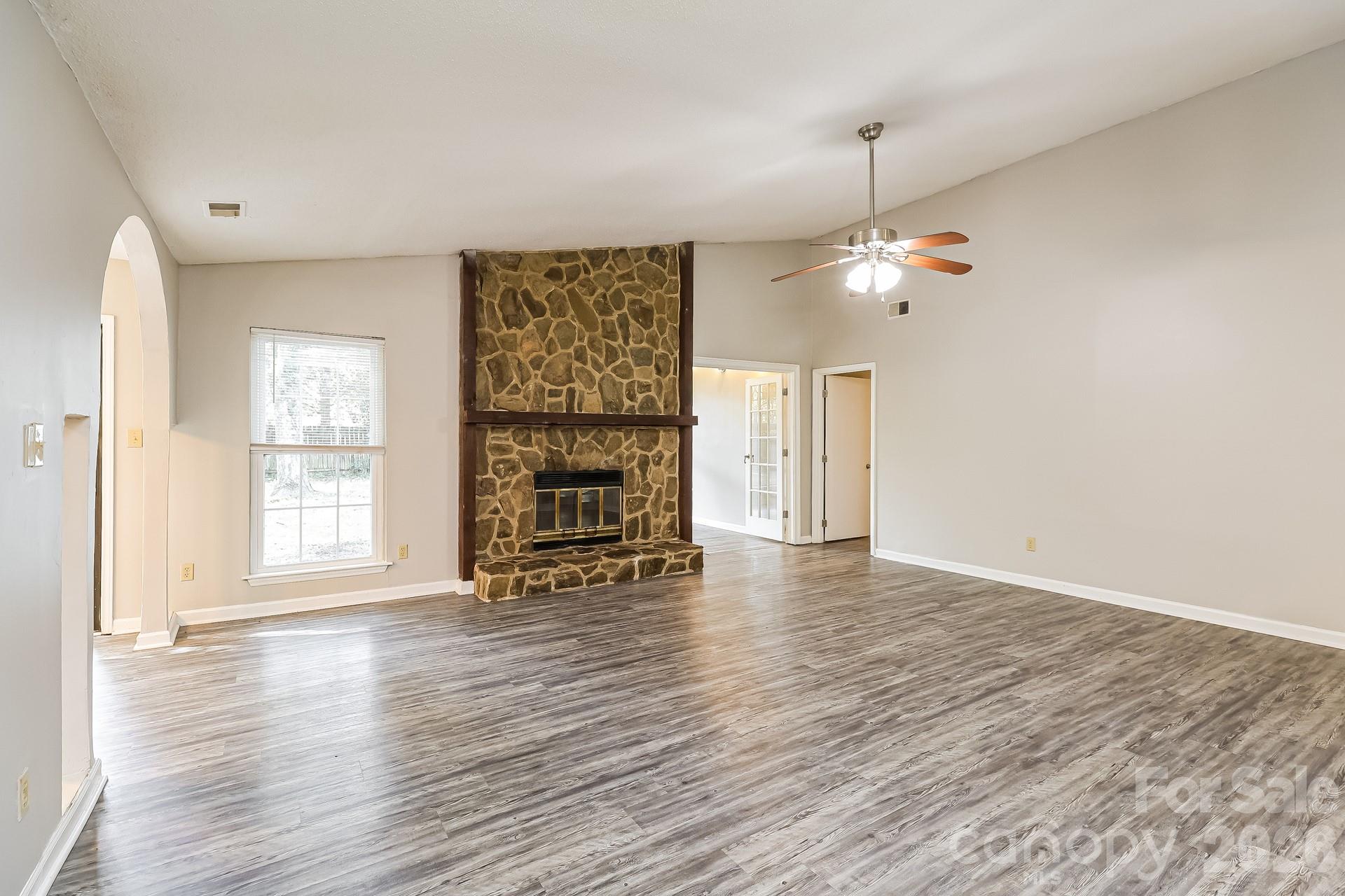 6701 Woodthrush Dr, Charlotte, NC 28227