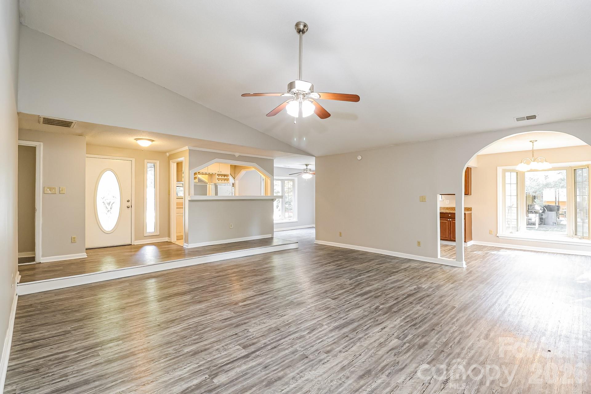 6701 Woodthrush Dr, Charlotte, NC 28227