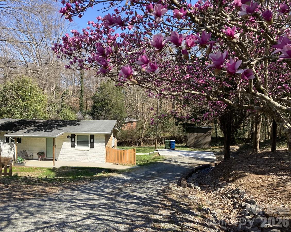 216 Auten Cir, Mount Holly, NC 28120