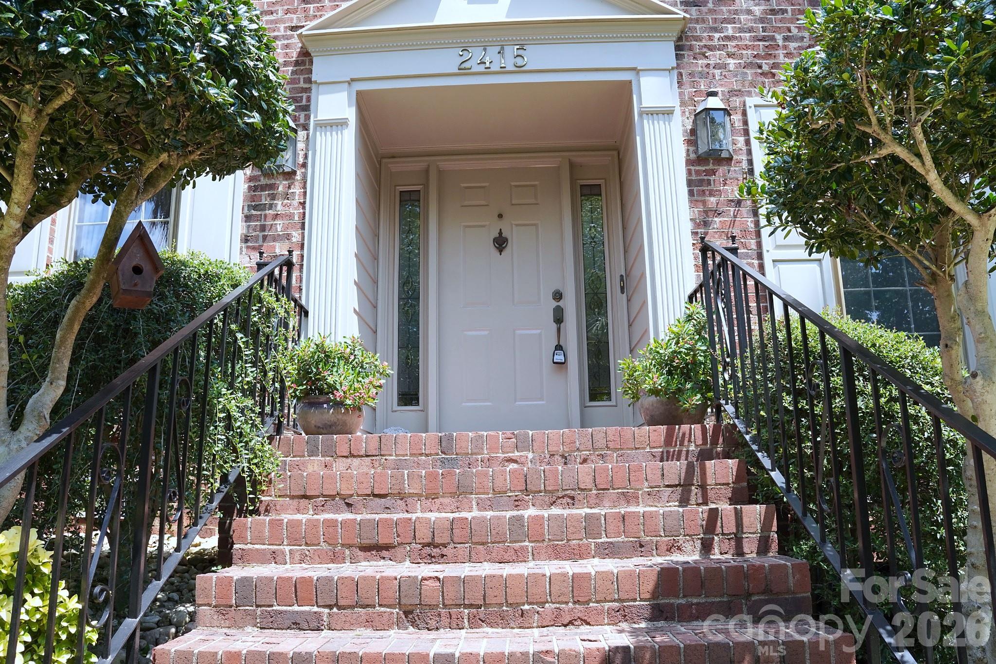 2415 Hopecrest Dr, Charlotte, NC 28210