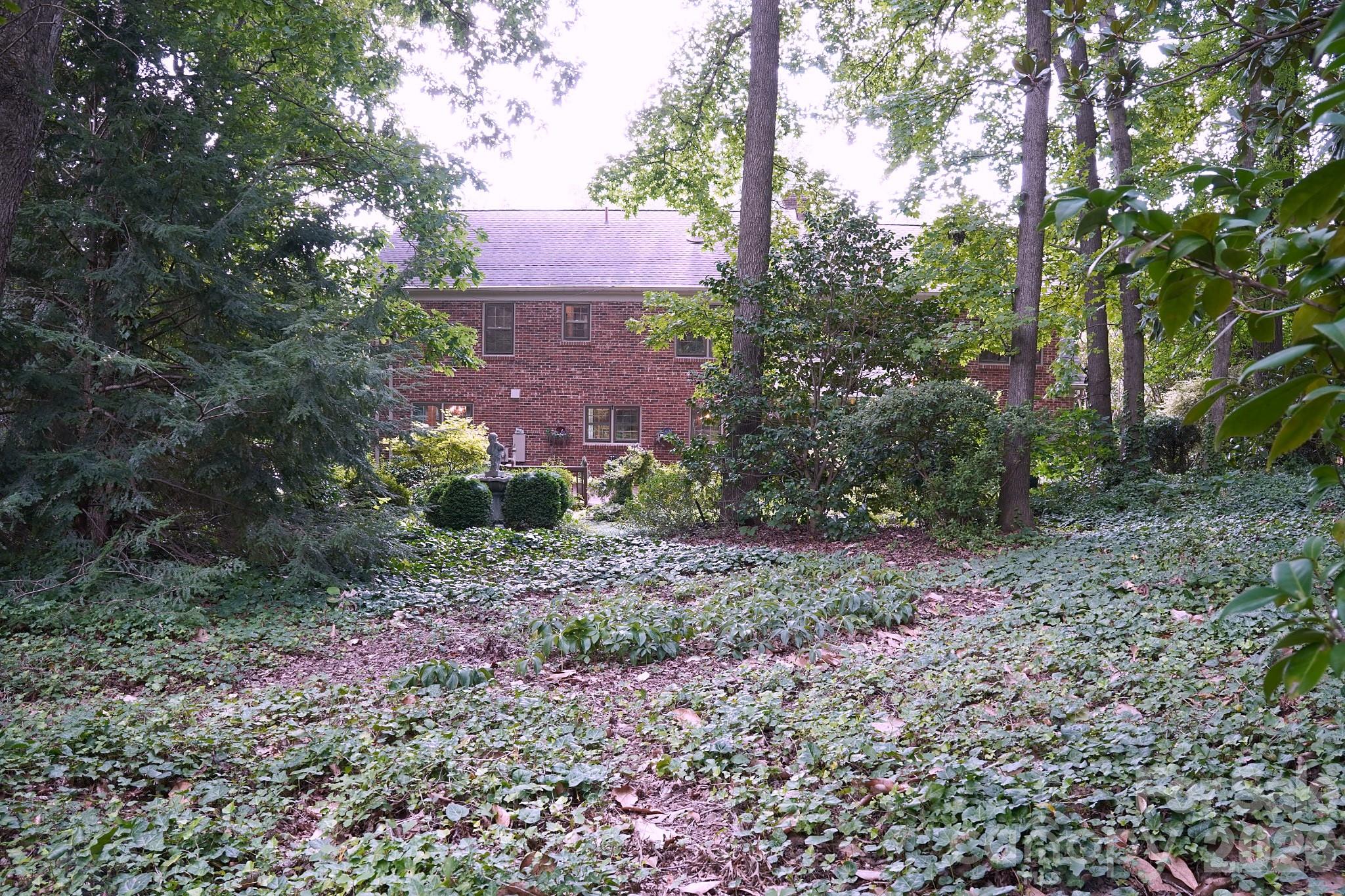 2415 Hopecrest Dr, Charlotte, NC 28210